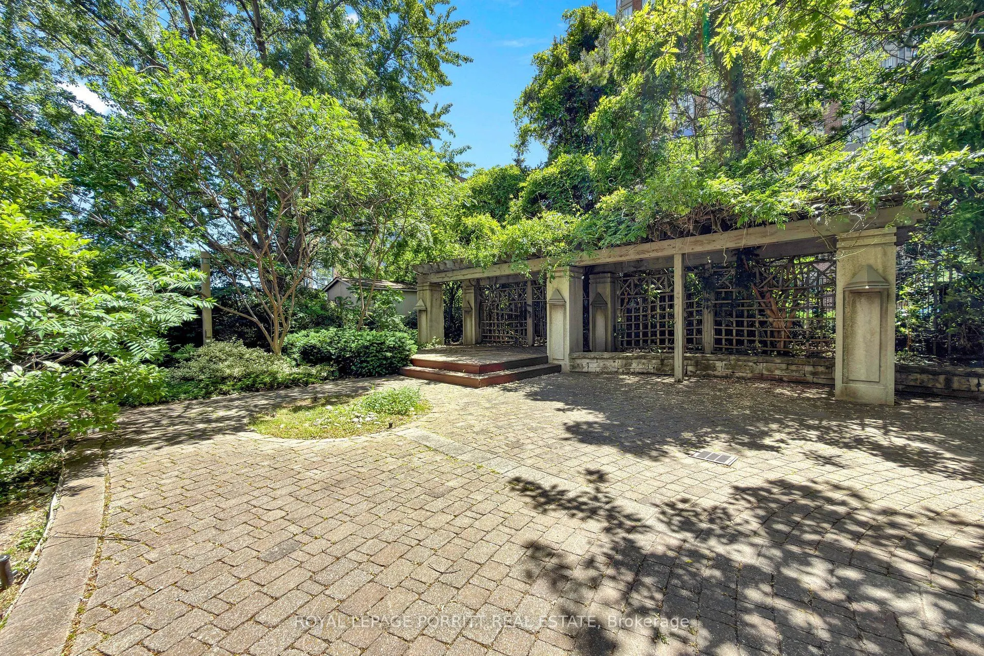 3888 Duke Of York Boulevard #927