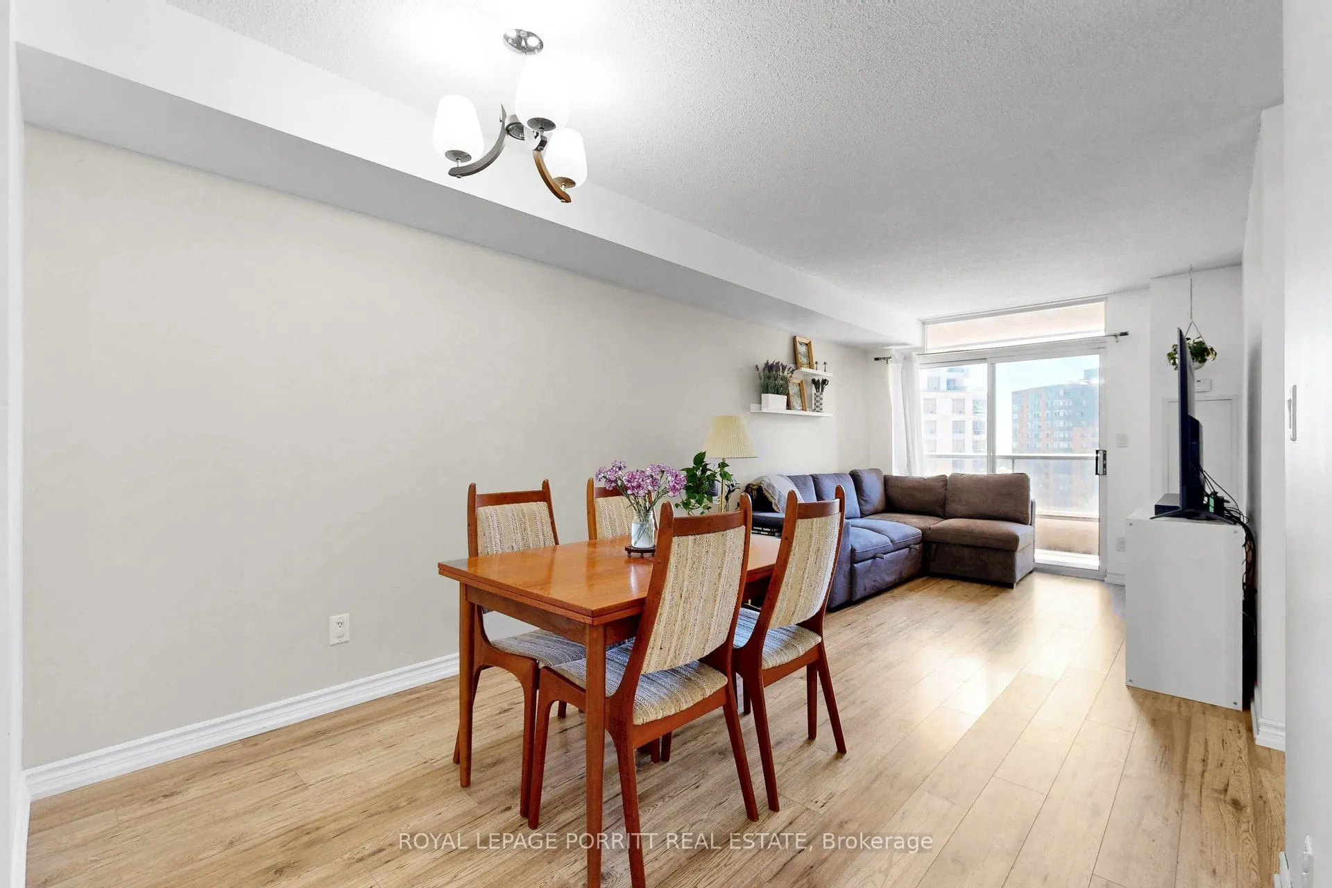 3888 Duke Of York Boulevard #927