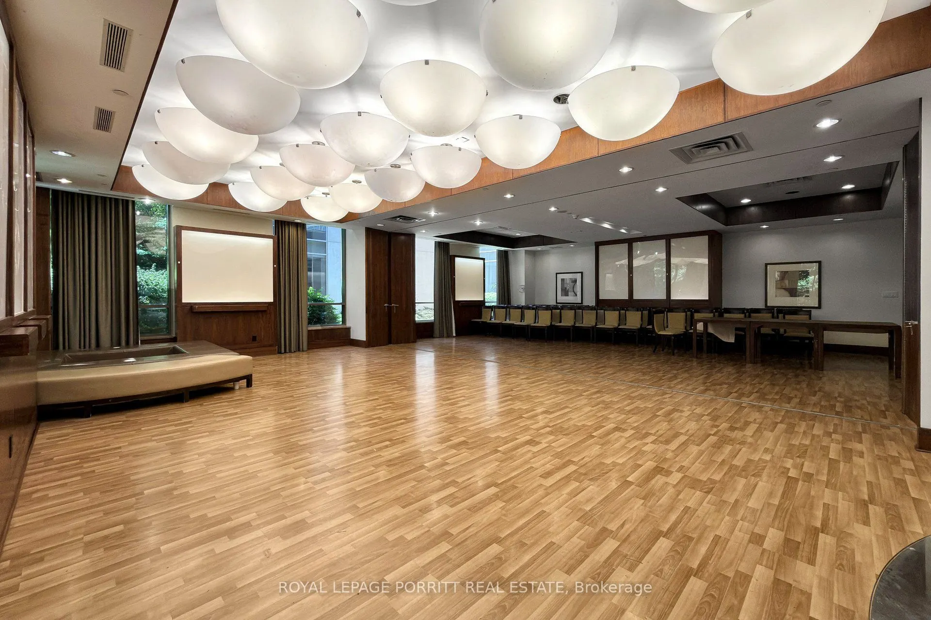 3888 Duke Of York Boulevard #927
