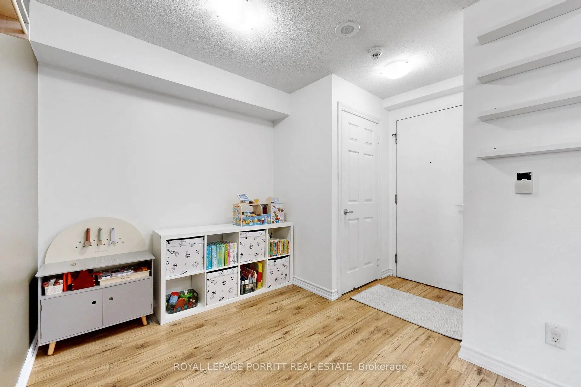 3888 Duke Of York Boulevard #927