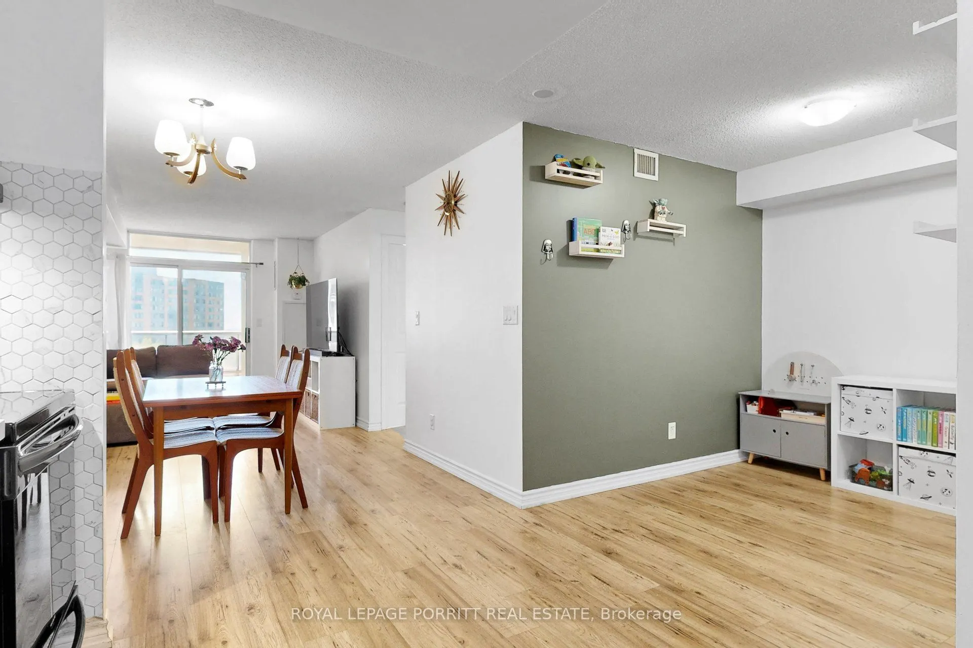 3888 Duke Of York Boulevard #927
