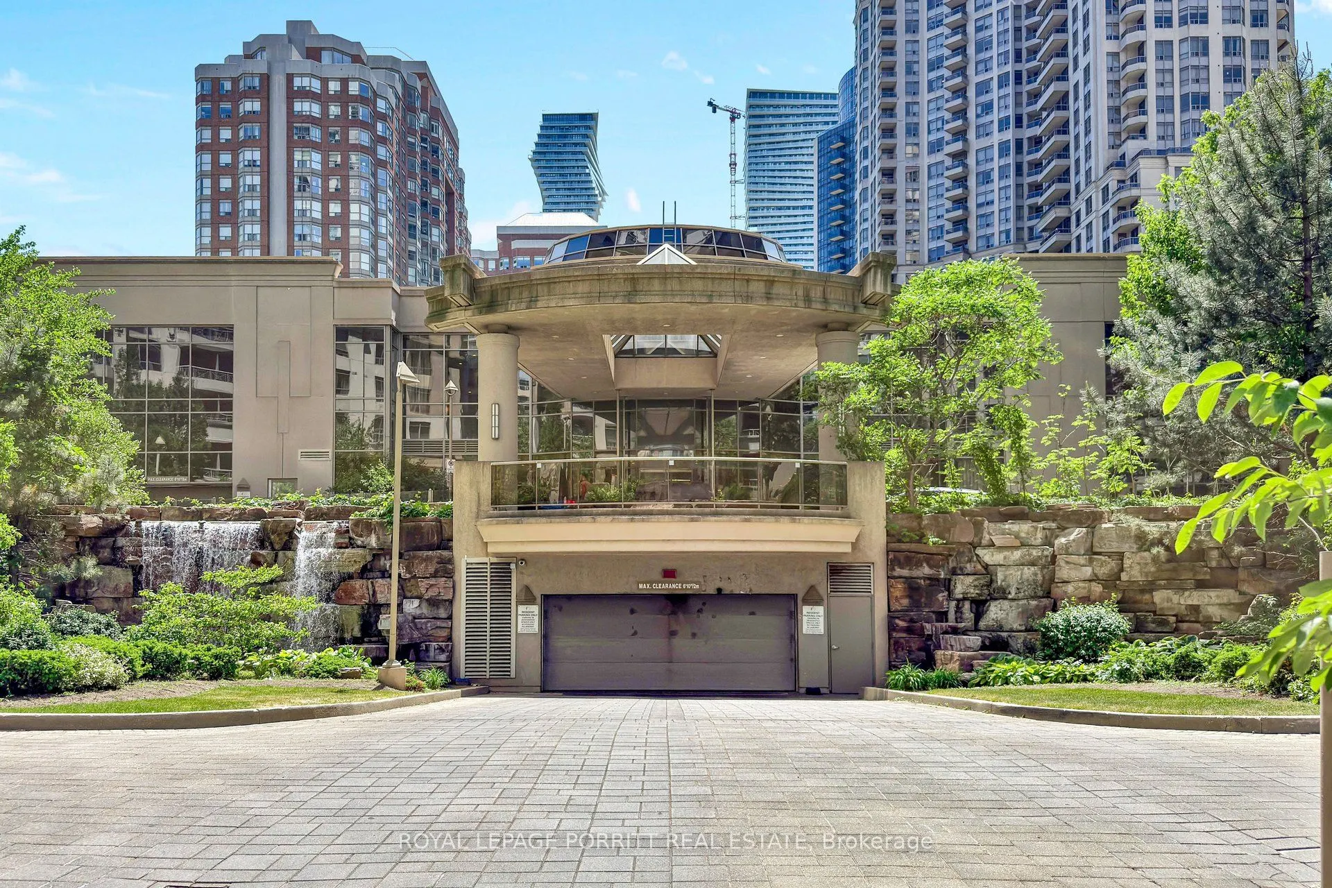 3888 Duke Of York Boulevard #927