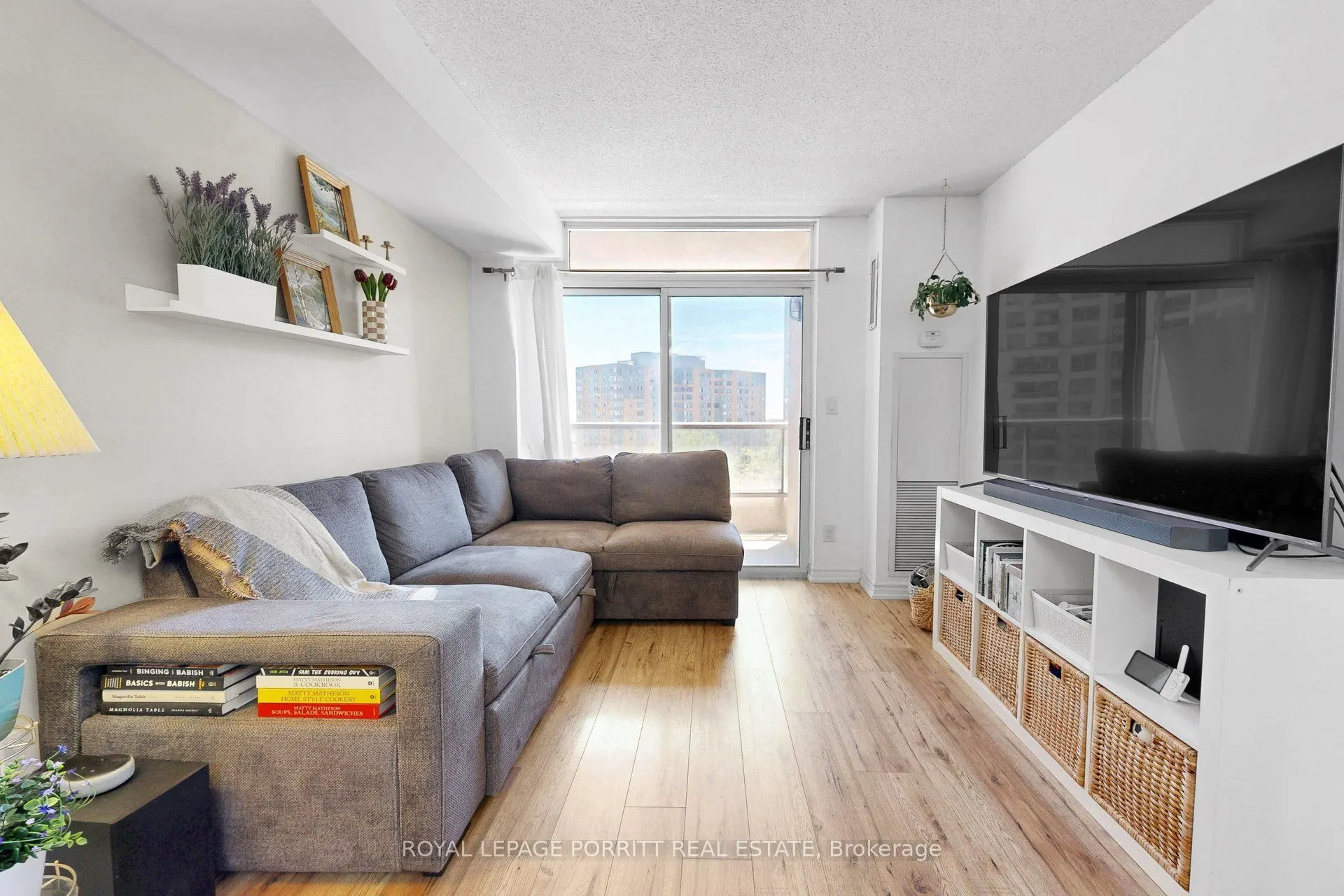 3888 Duke Of York Boulevard #927