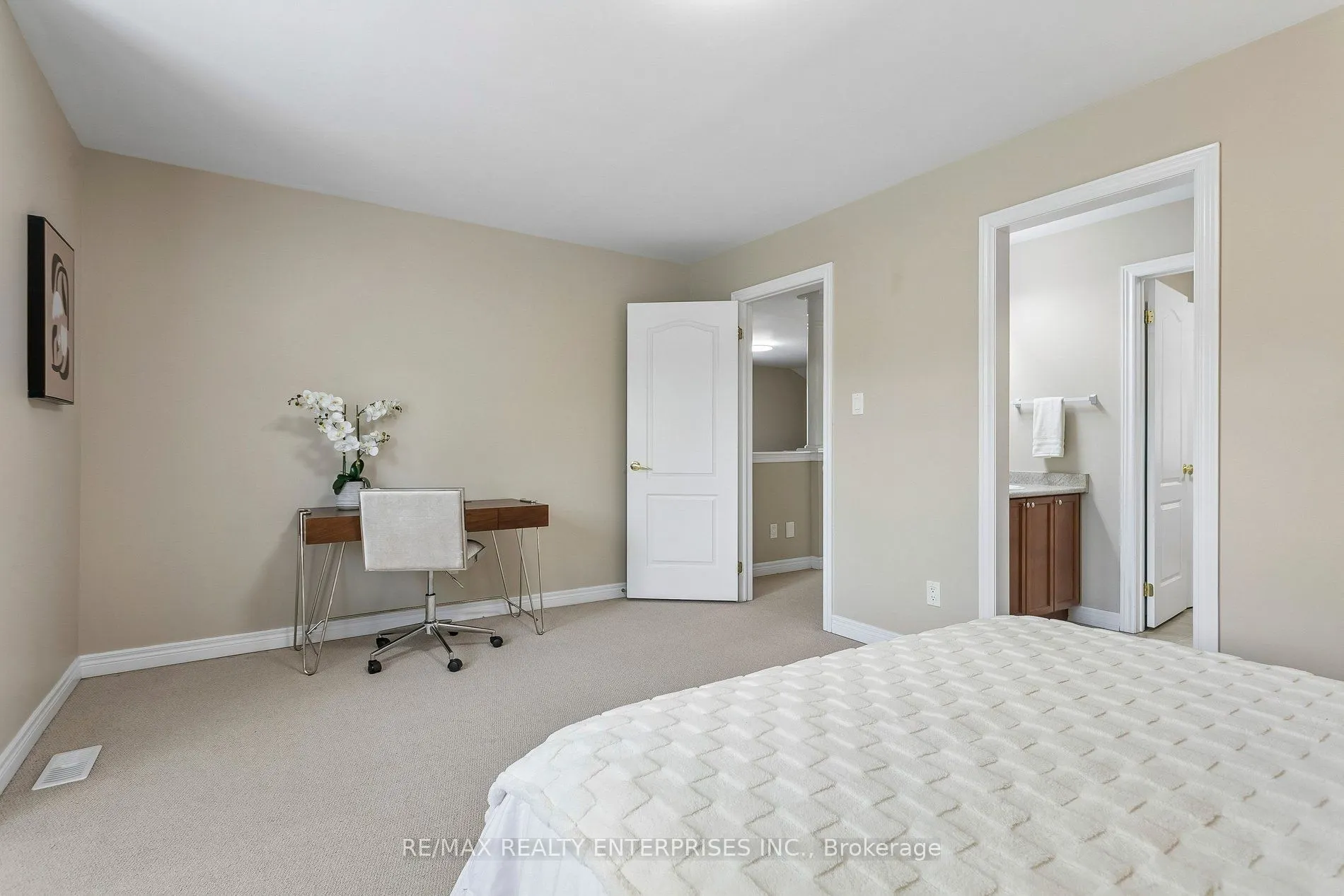 1633 Northmount Avenue #39