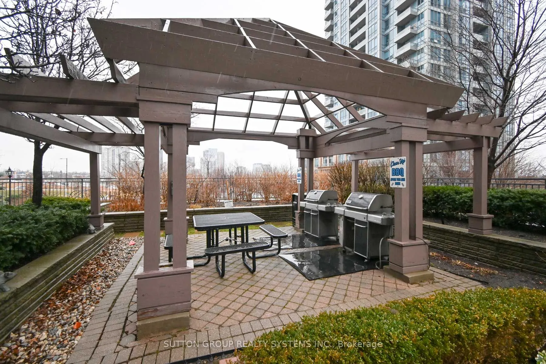 5229 Dundas Street W #605