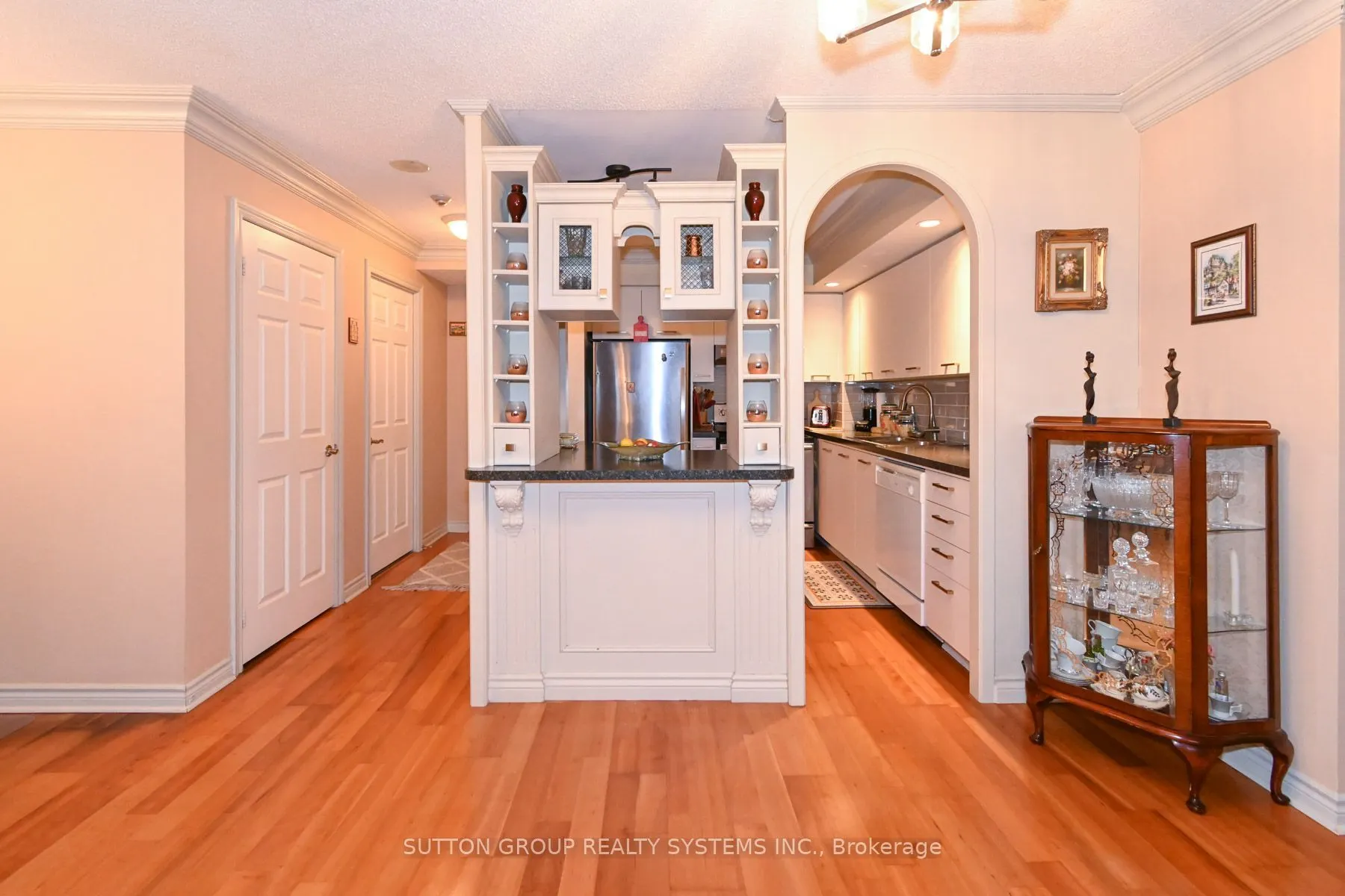 5229 Dundas Street W #605