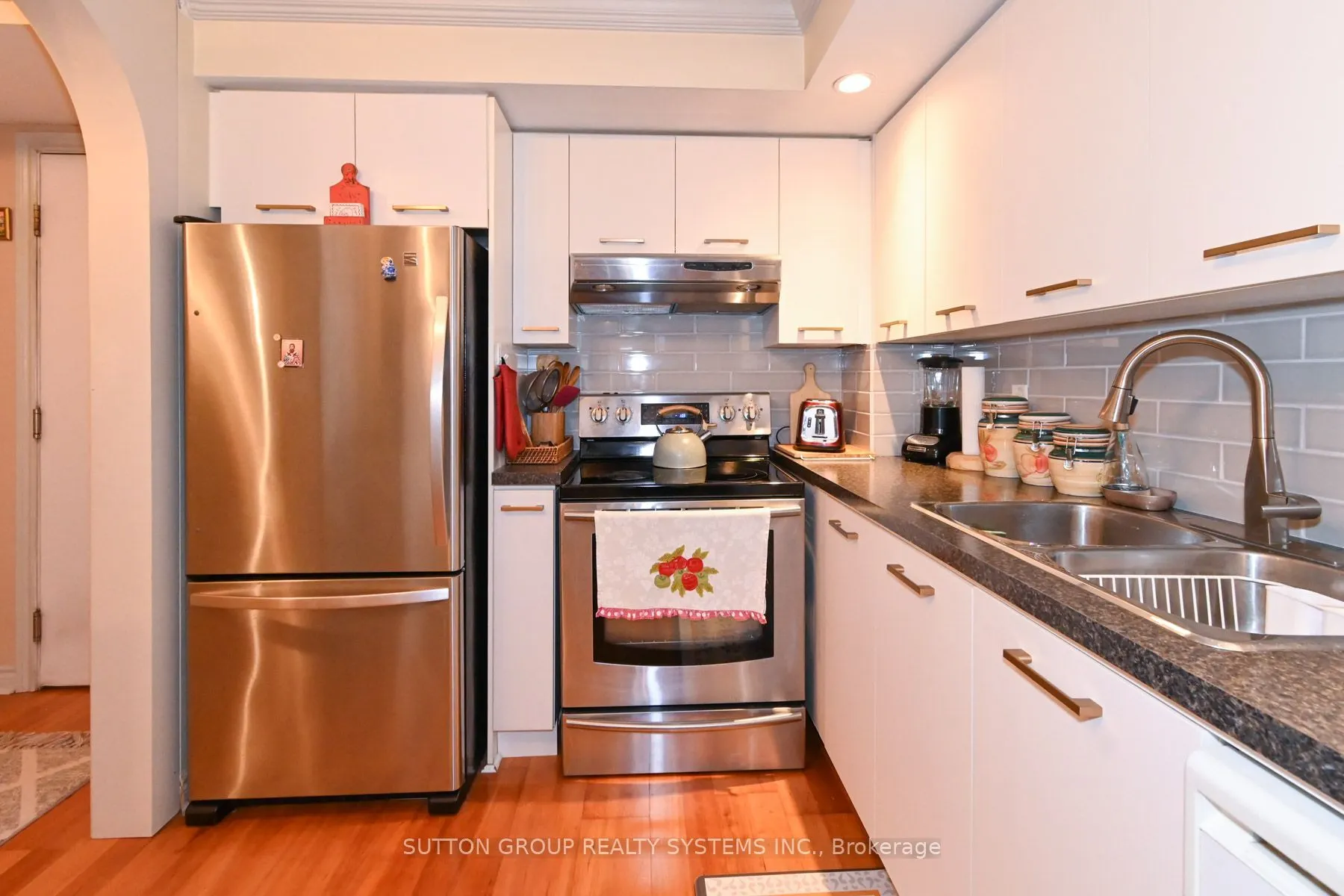 5229 Dundas Street W #605