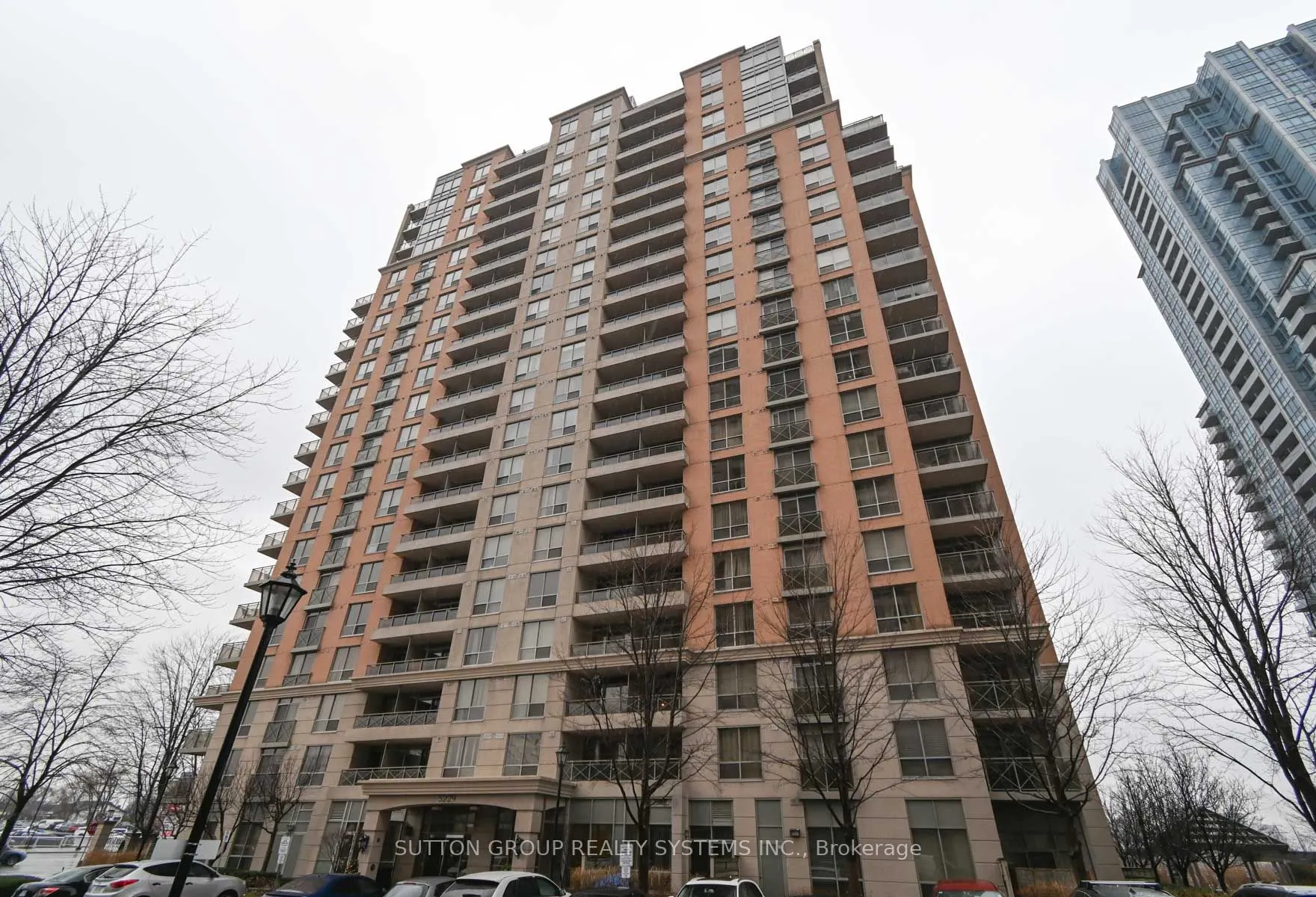 5229 Dundas Street W #605