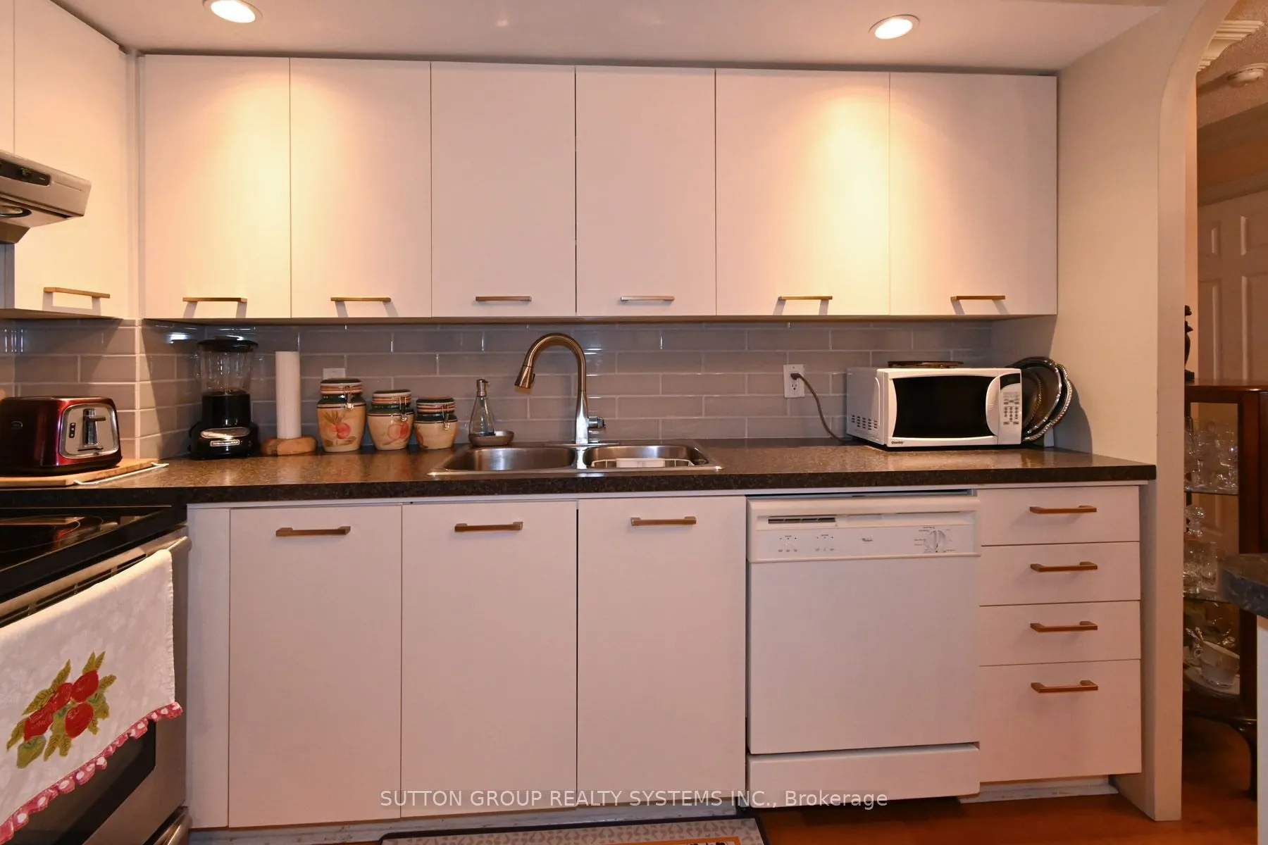 5229 Dundas Street W #605
