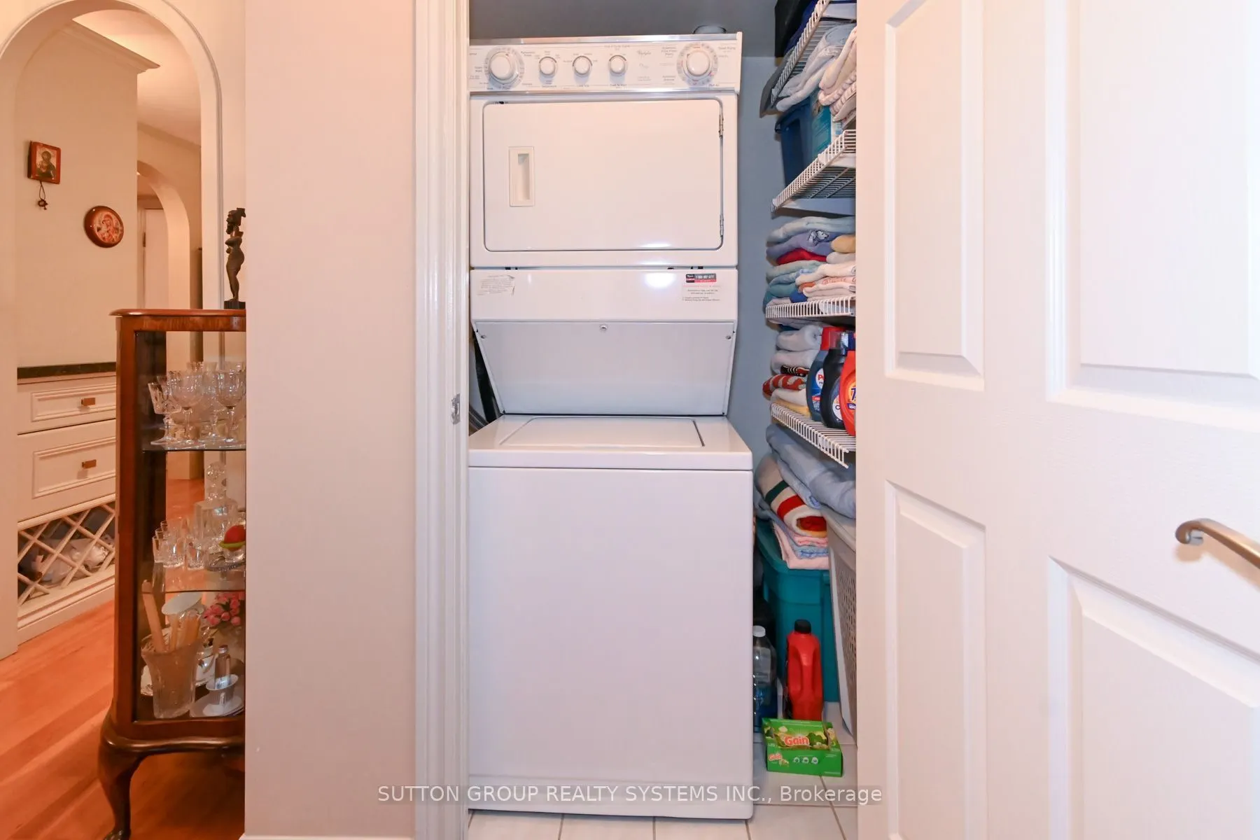 5229 Dundas Street W #605