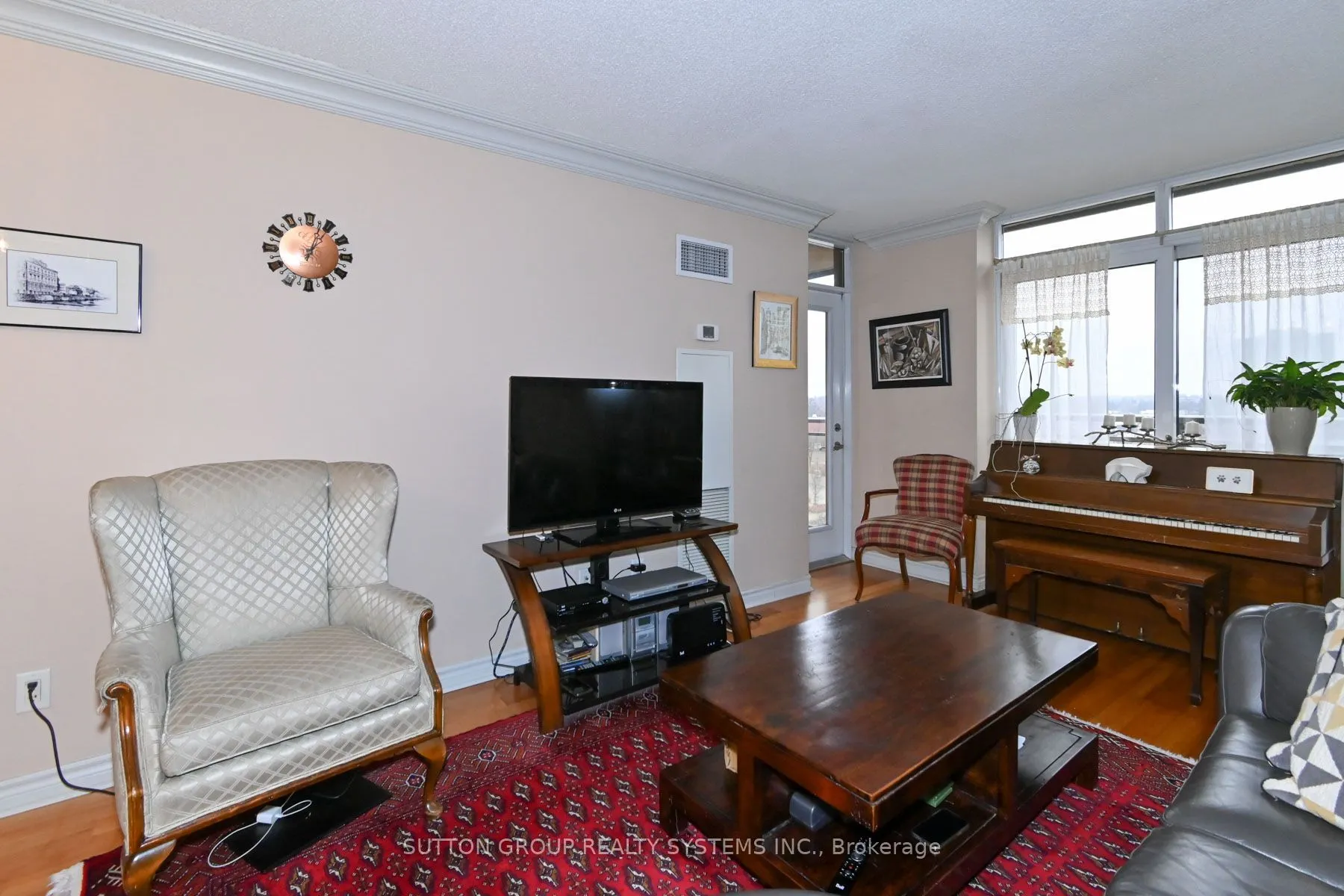 5229 Dundas Street W #605