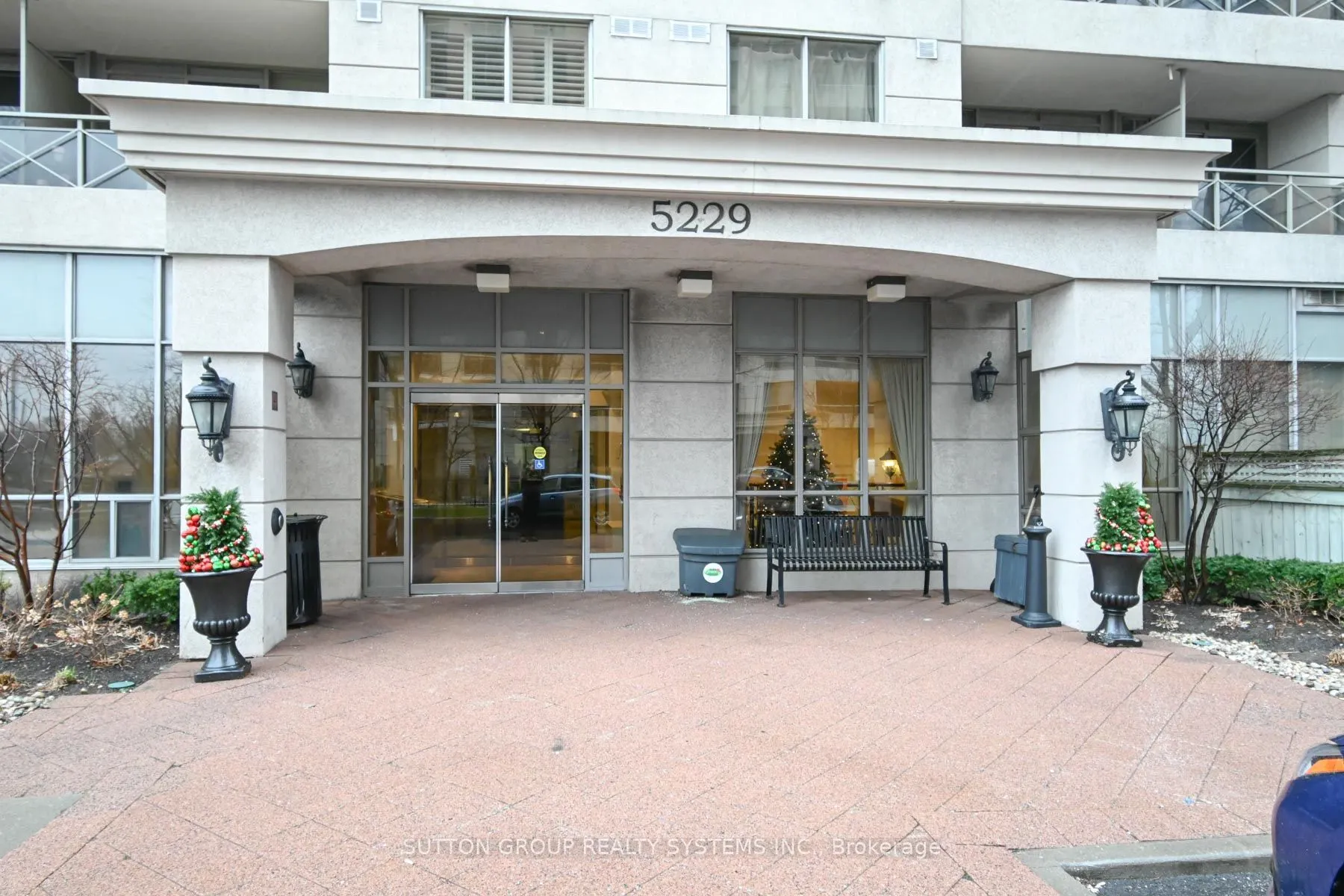 5229 Dundas Street W #605
