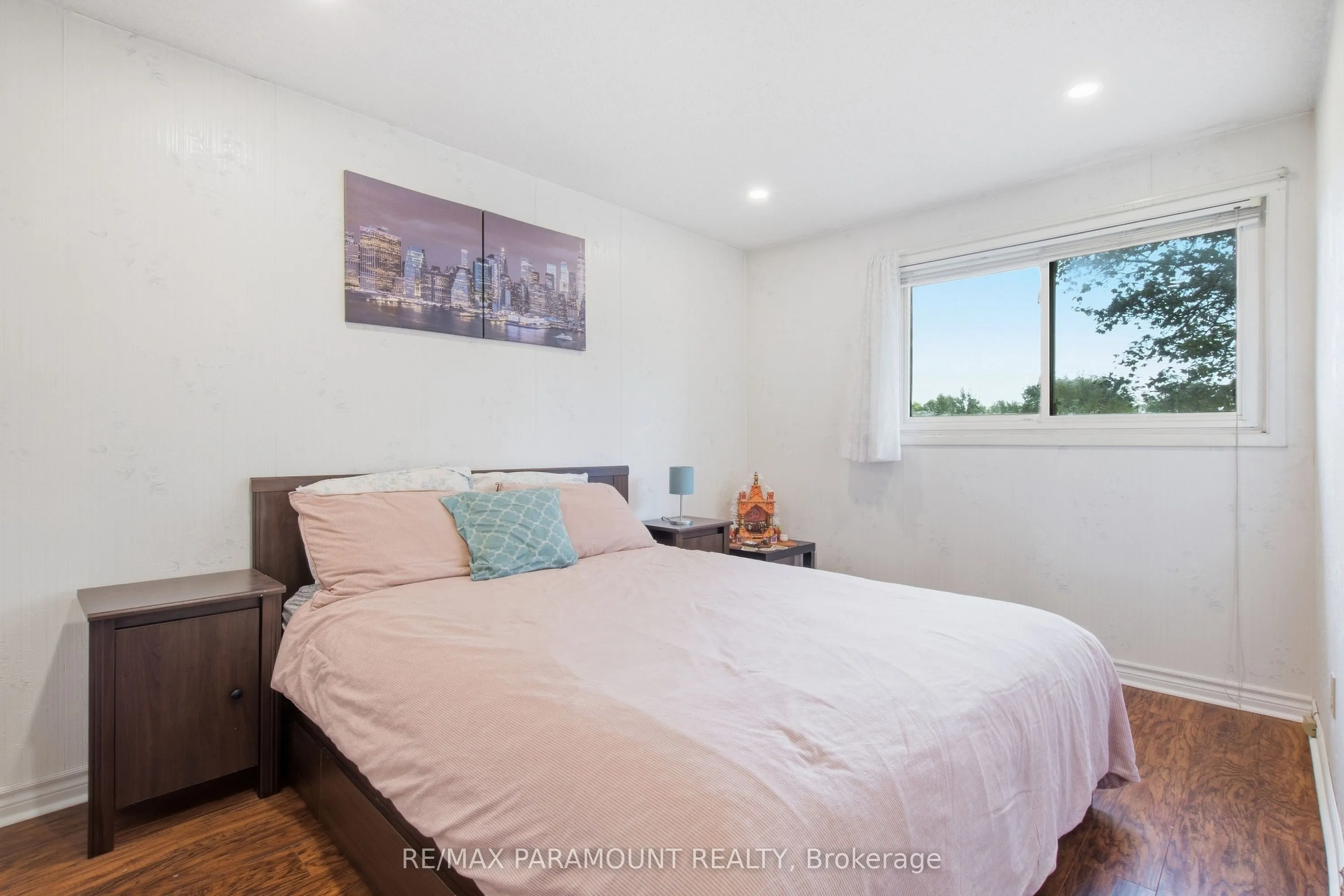 16 Gleneaden Court