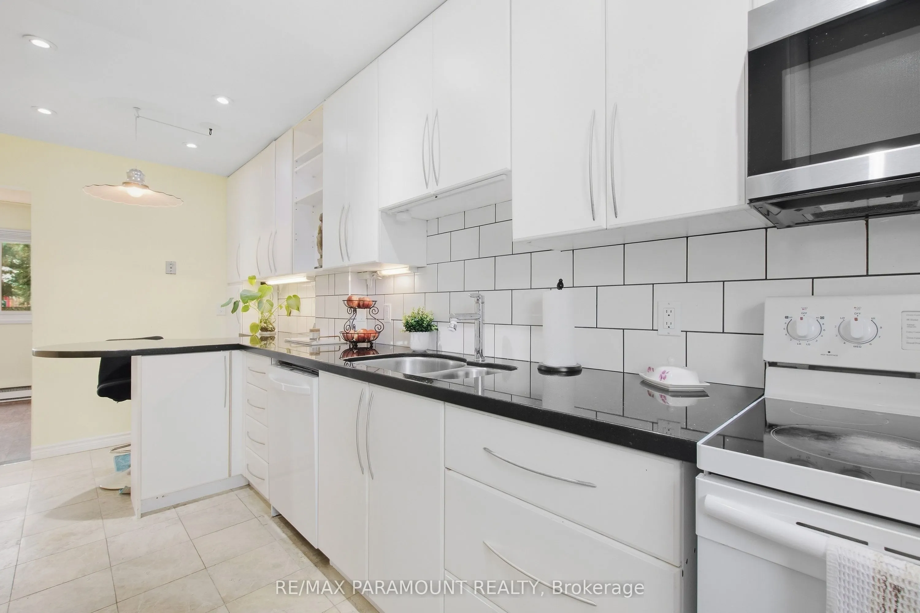 16 Gleneaden Court