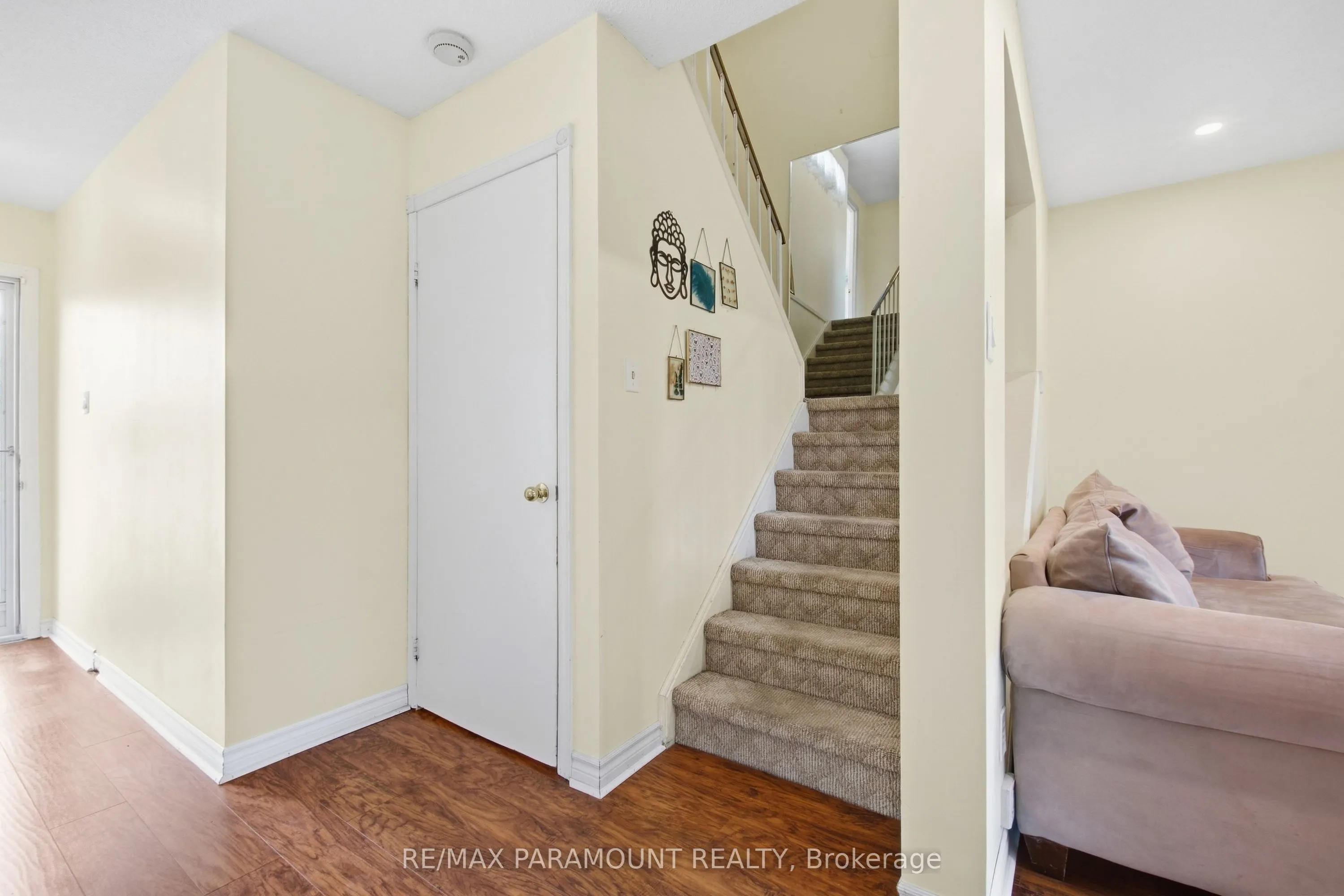 16 Gleneaden Court