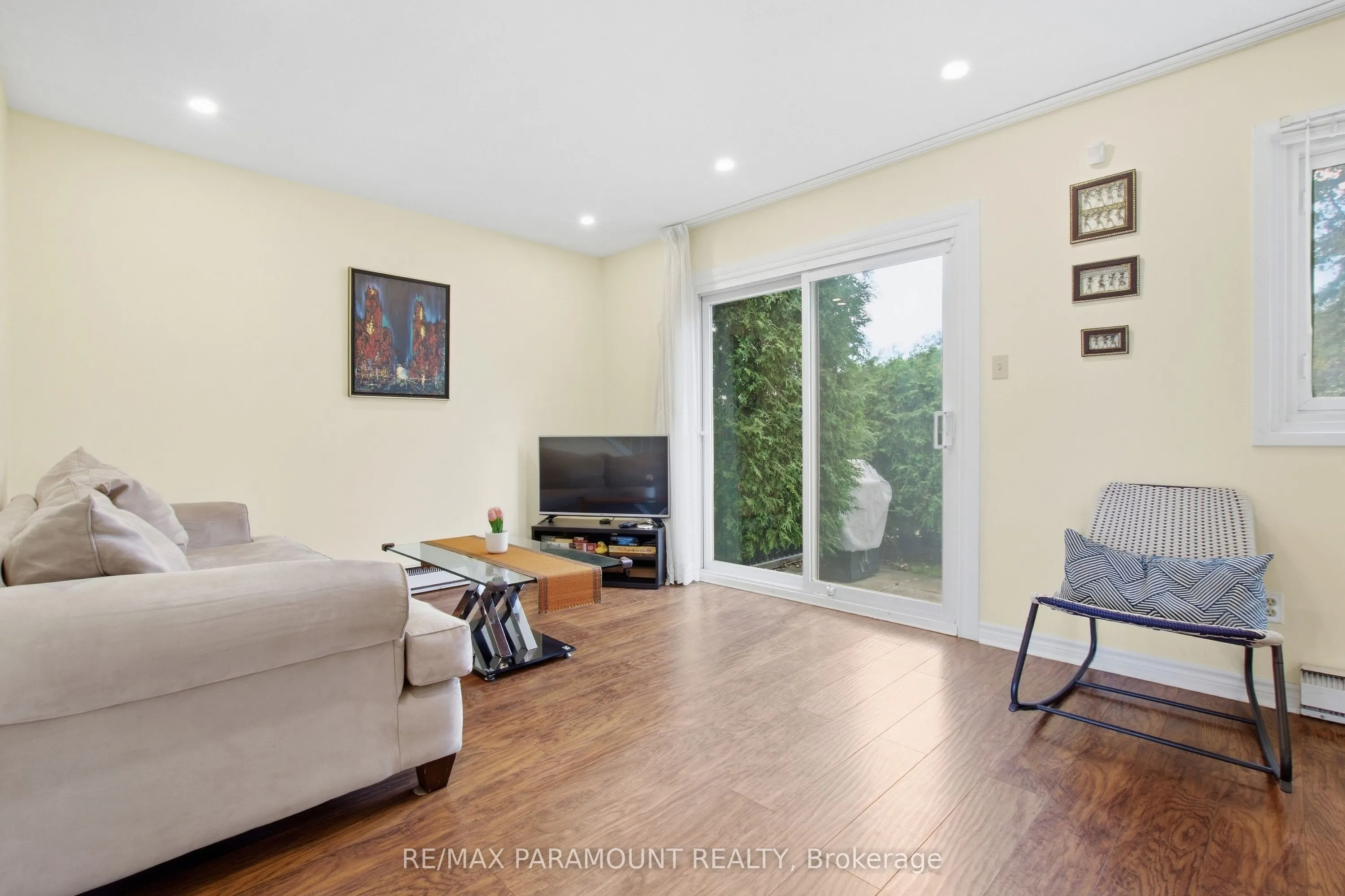 16 Gleneaden Court