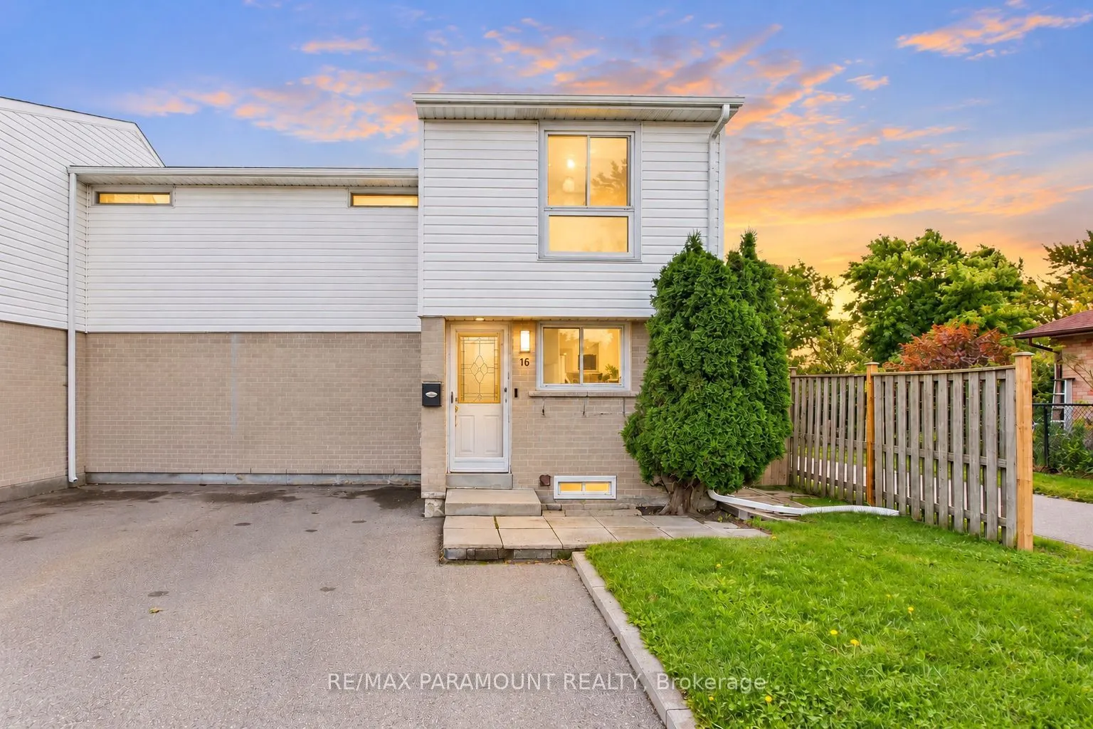 16 Gleneaden Court
