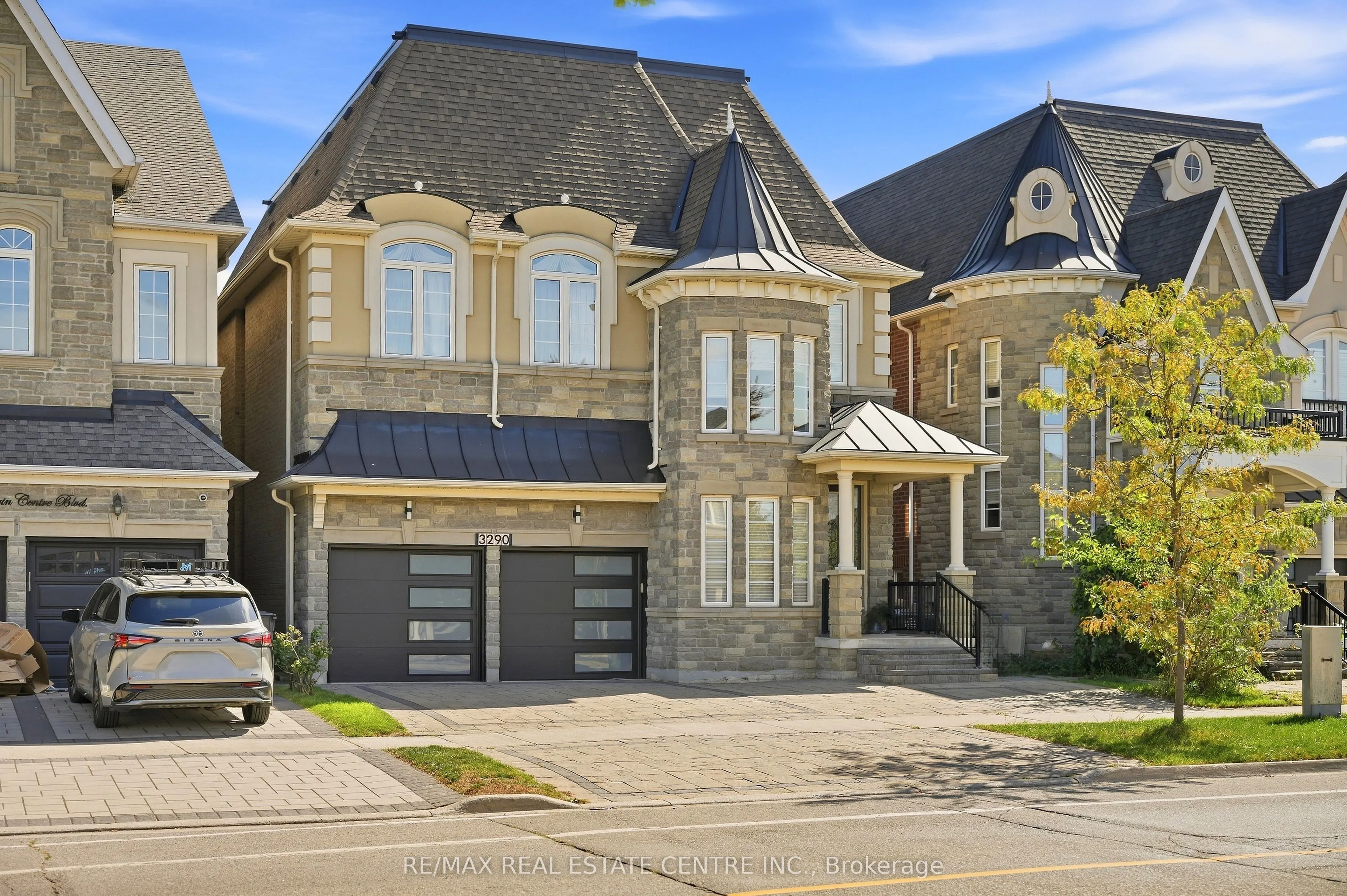 3290 Erin Centre Boulevard