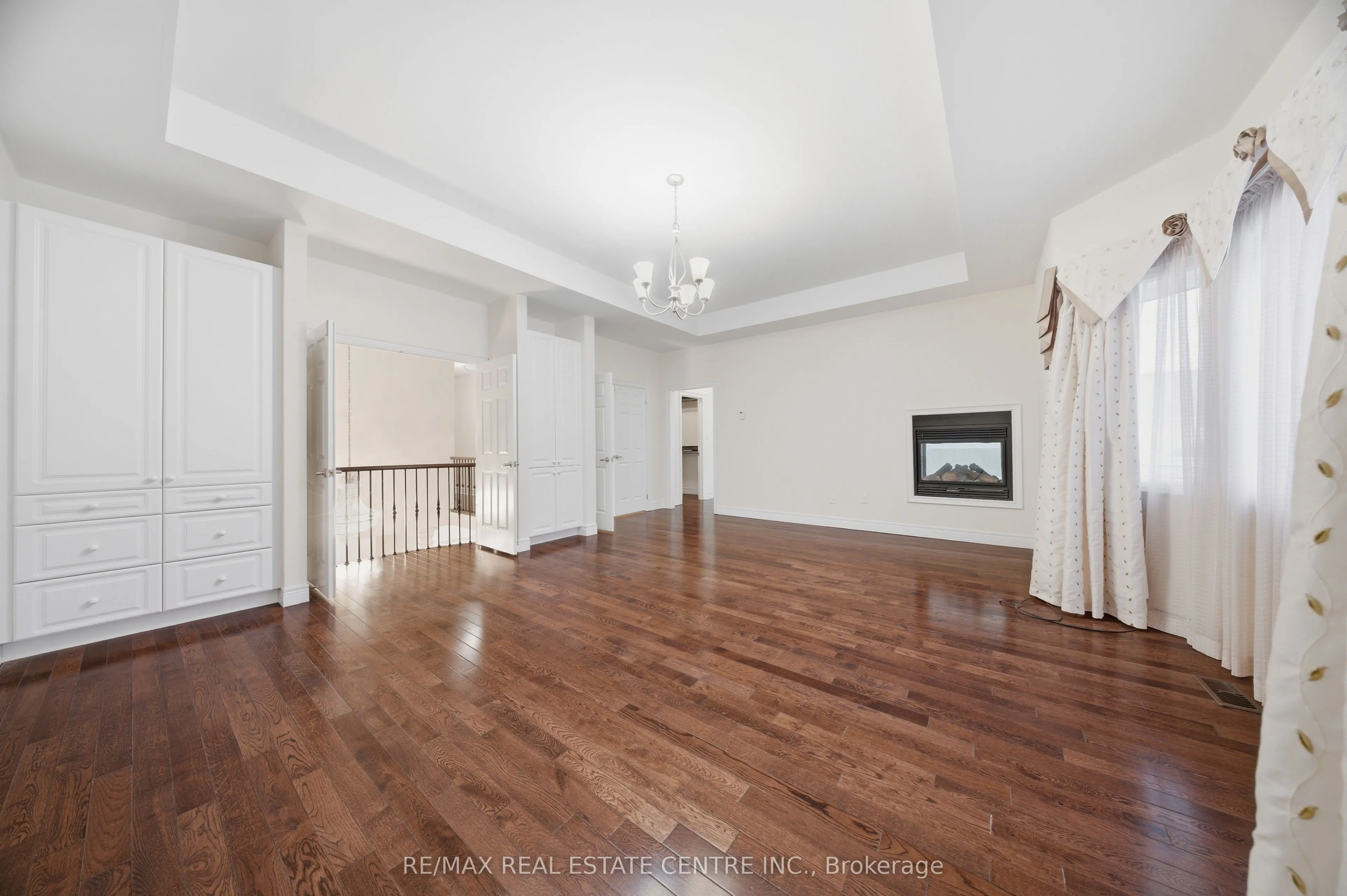 3290 Erin Centre Boulevard