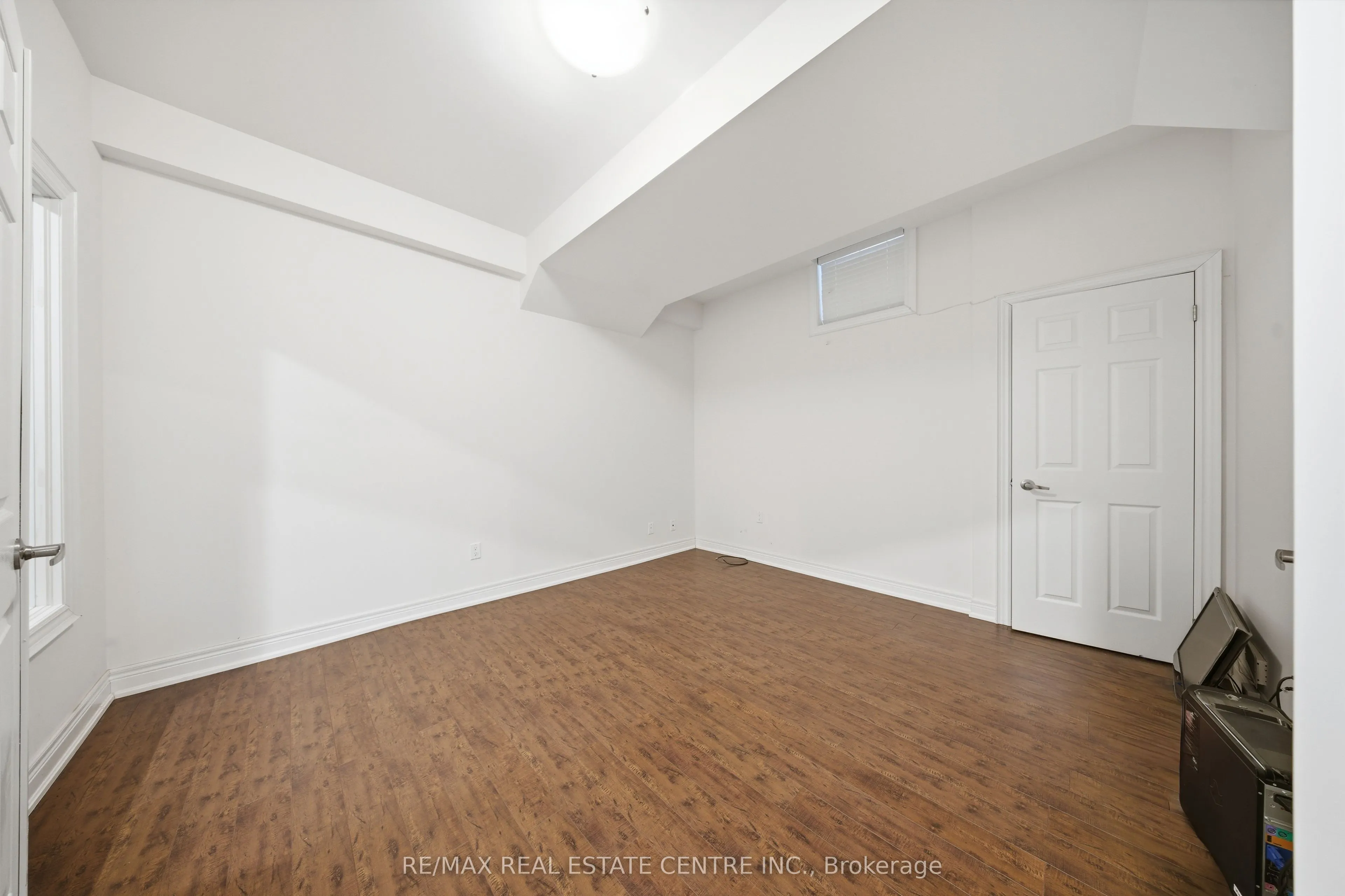 3290 Erin Centre Boulevard
