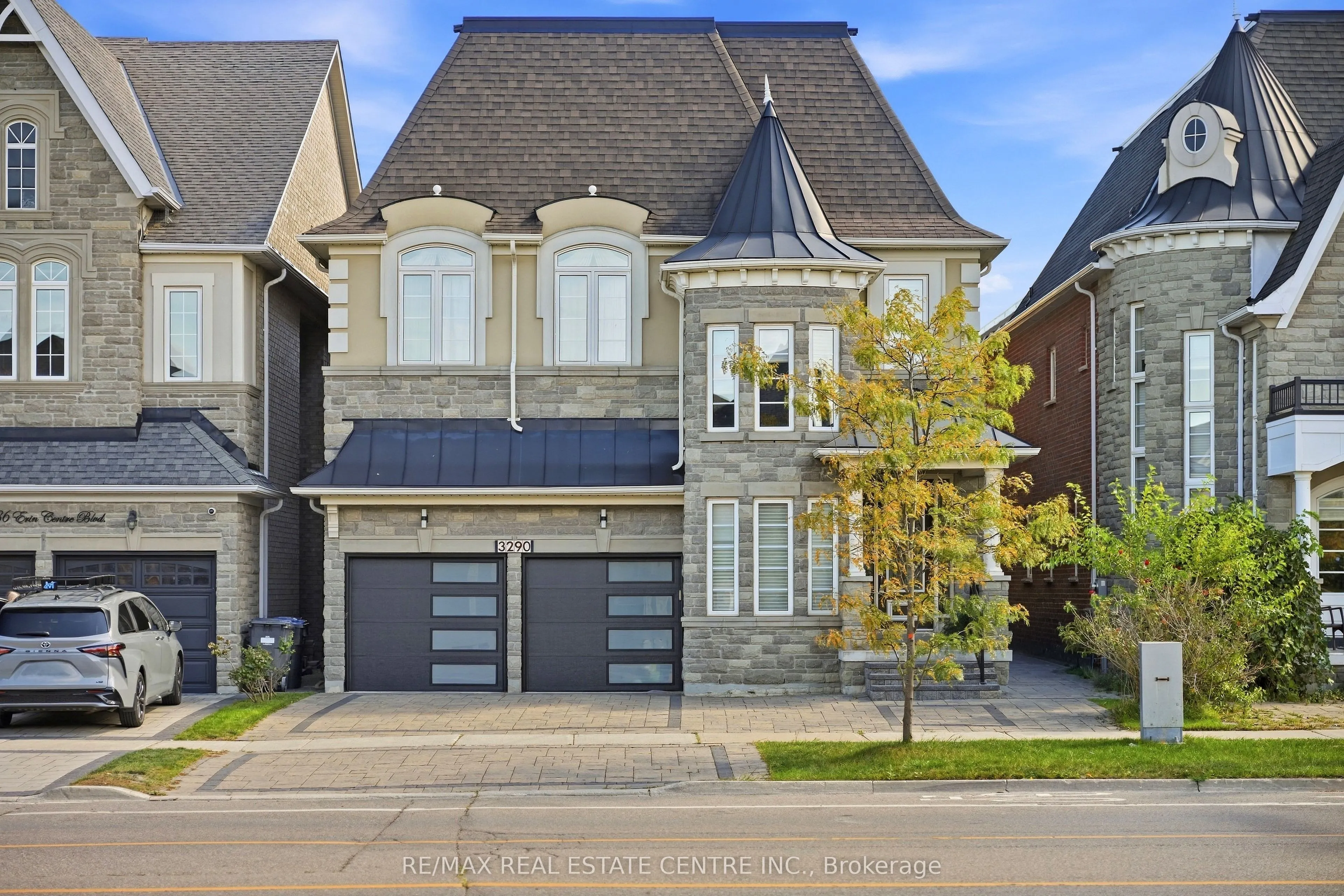 3290 Erin Centre Boulevard