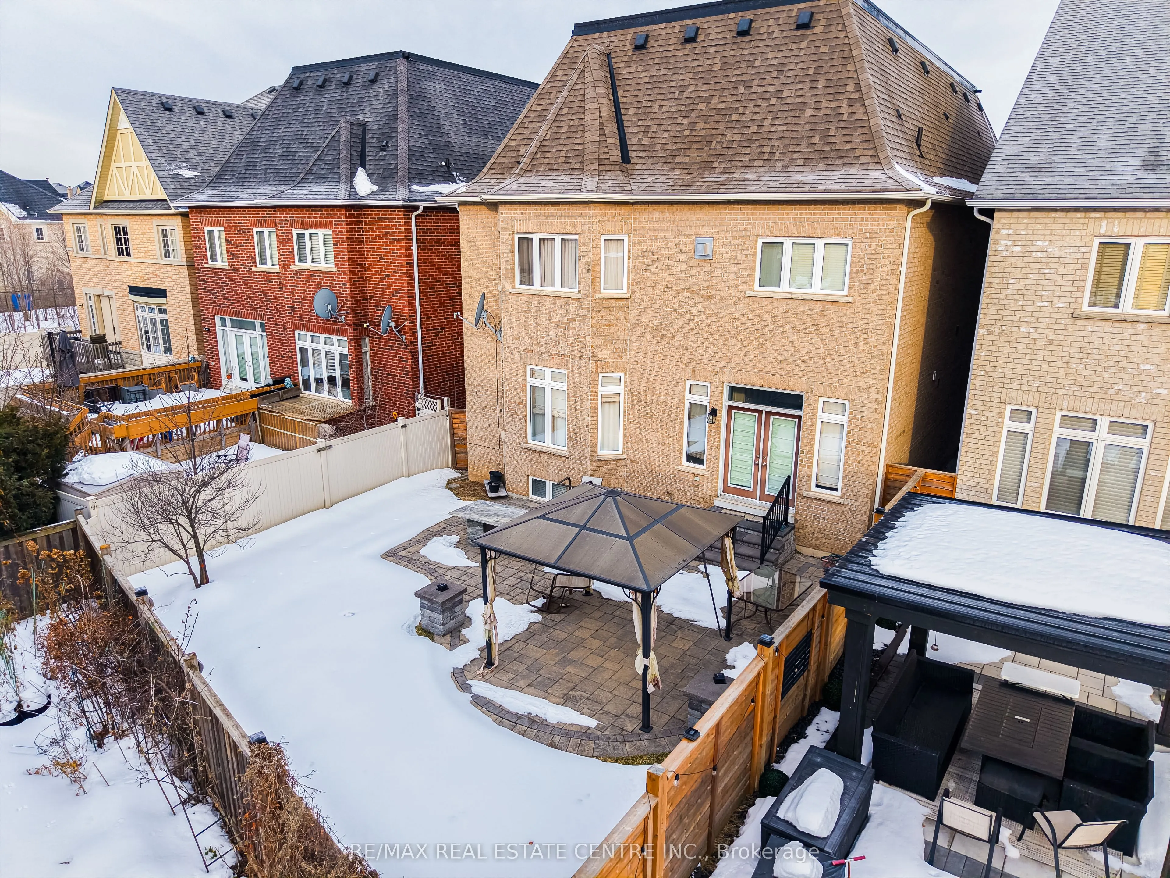 3290 Erin Centre Boulevard