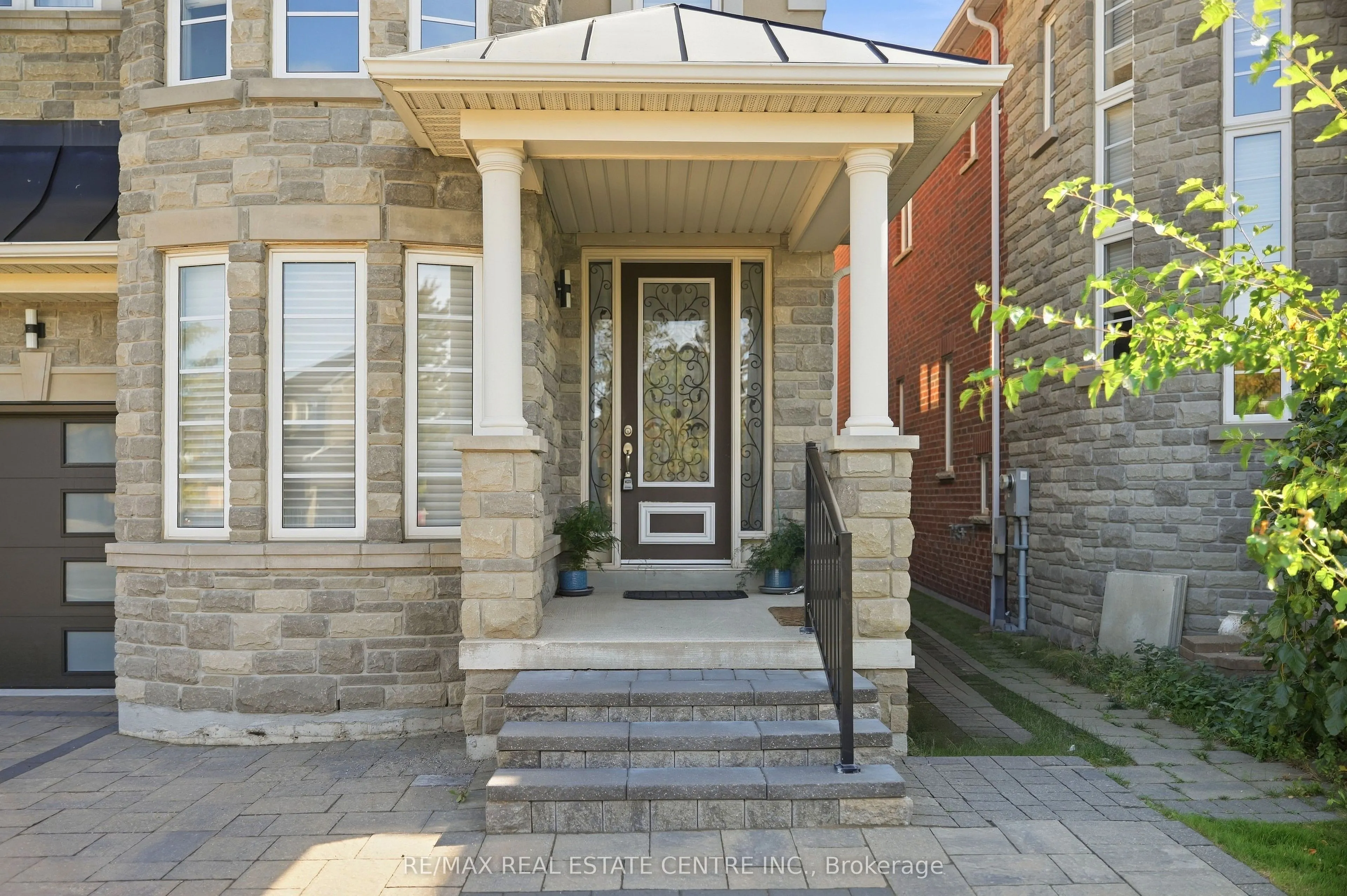 3290 Erin Centre Boulevard