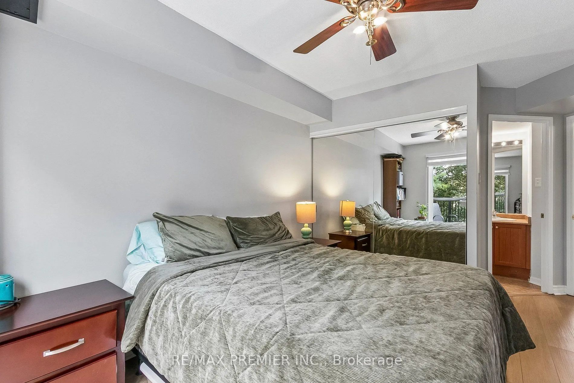 105 George Appleton Way #2152
