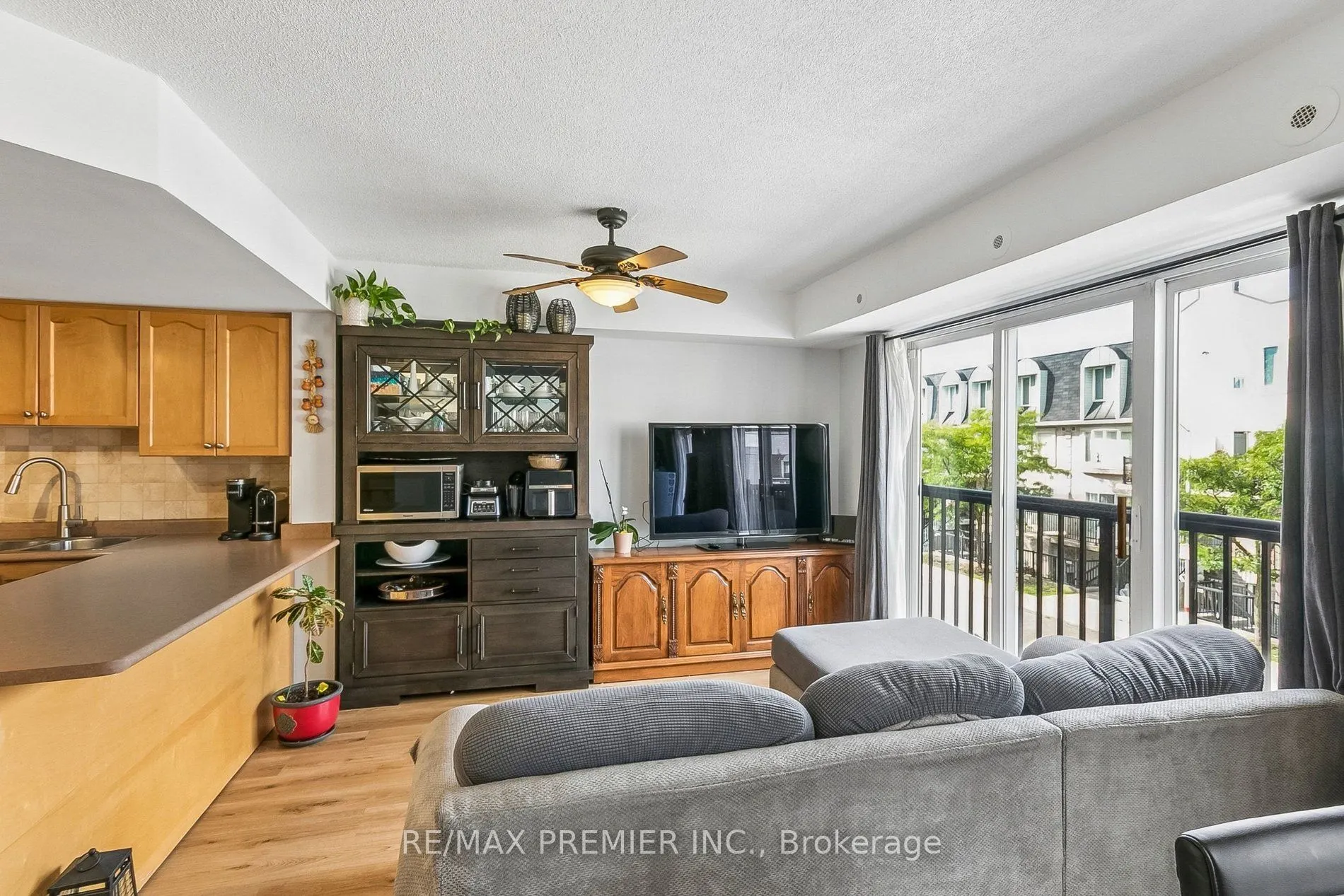 105 George Appleton Way #2152