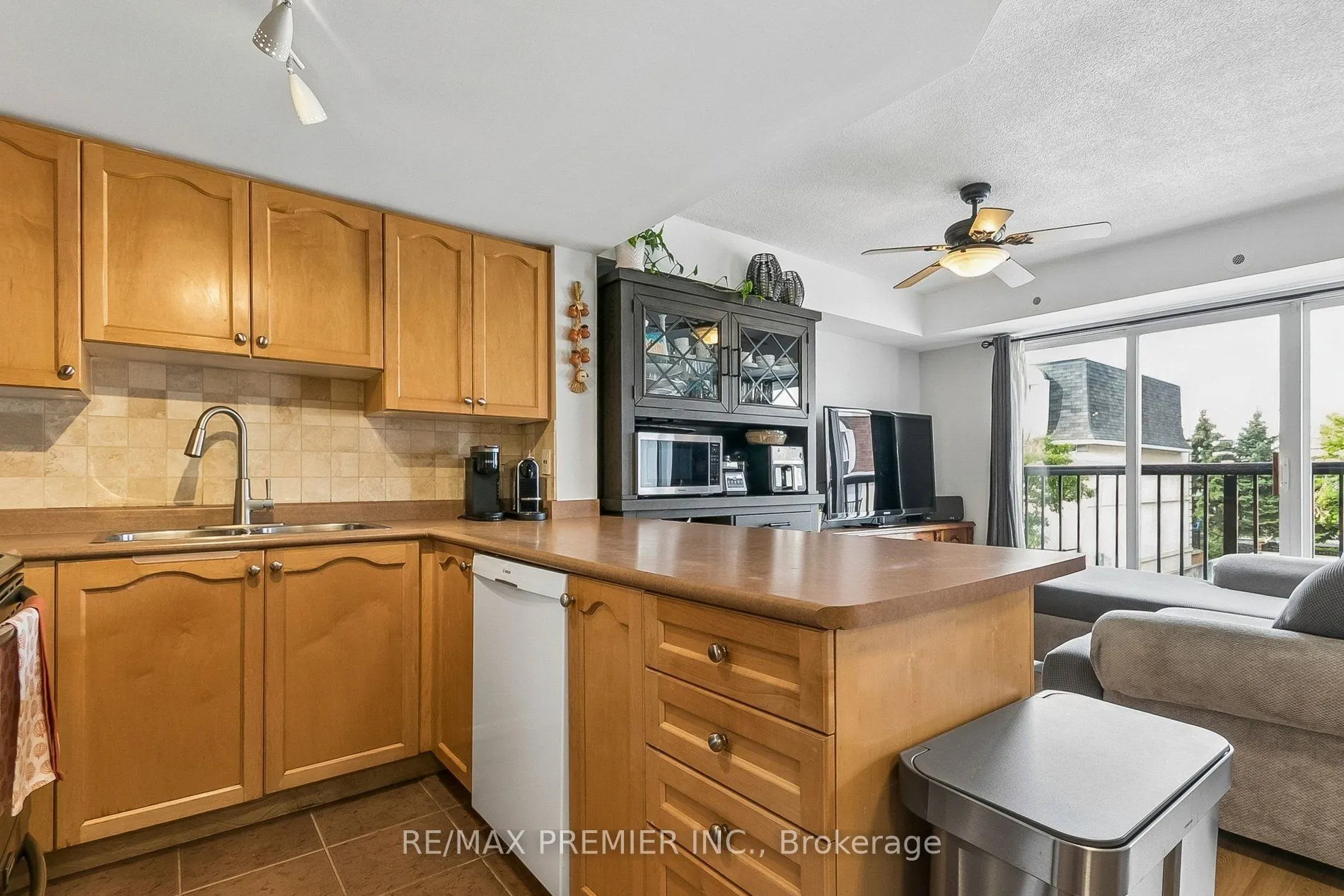 105 George Appleton Way #2152