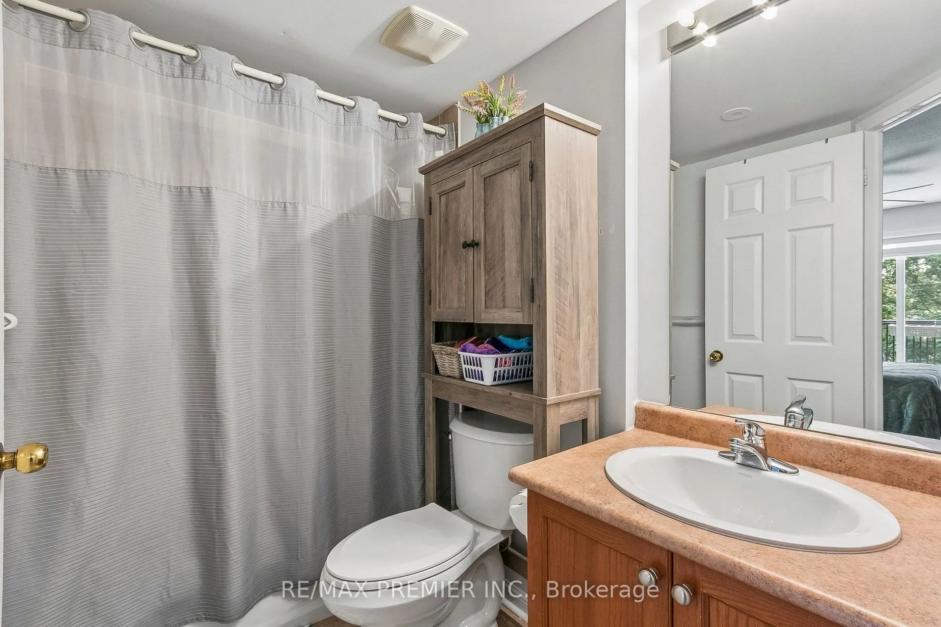 105 George Appleton Way #2152