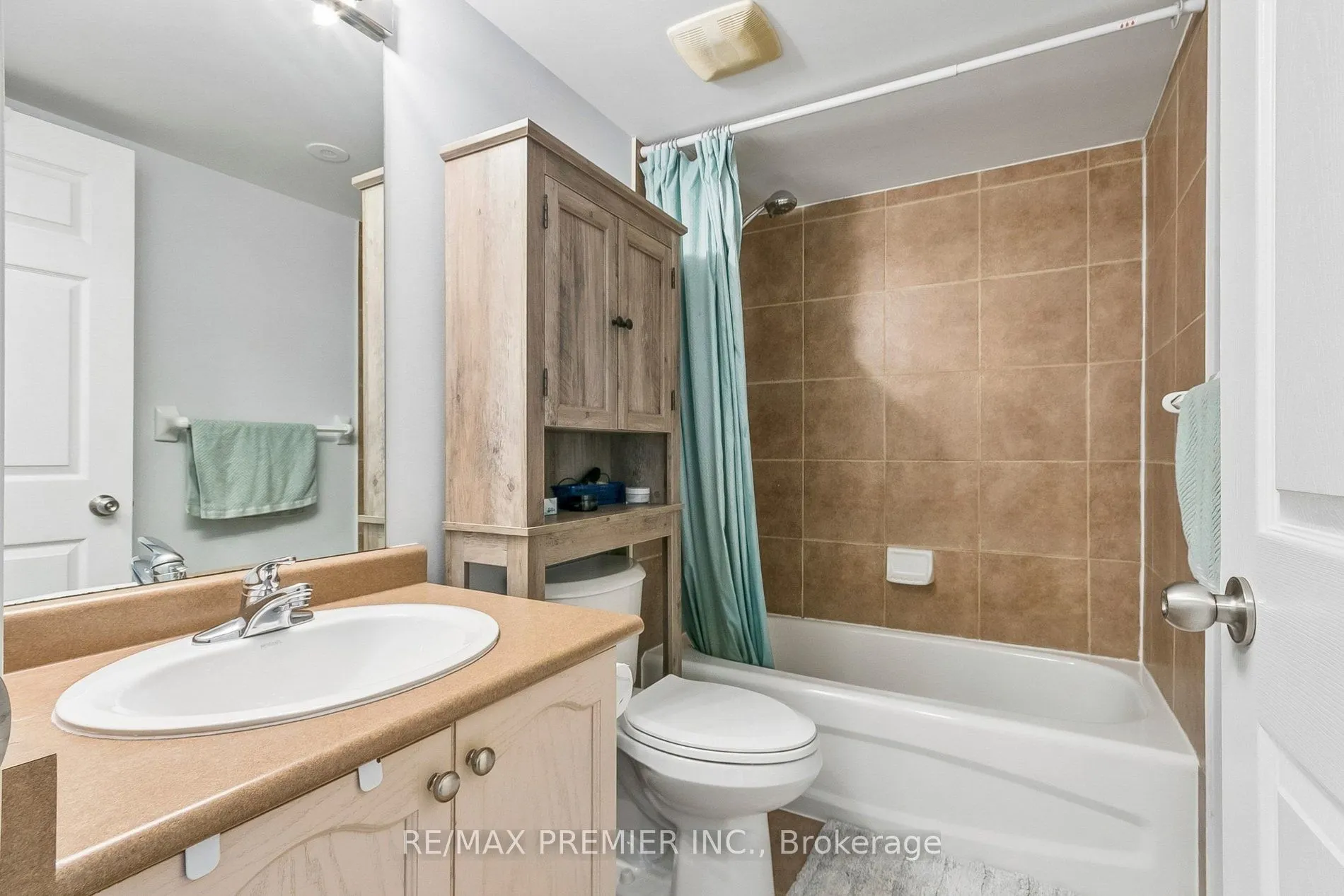 105 George Appleton Way #2152