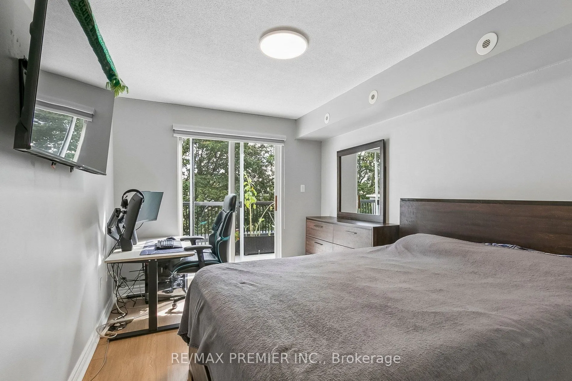 105 George Appleton Way #2152