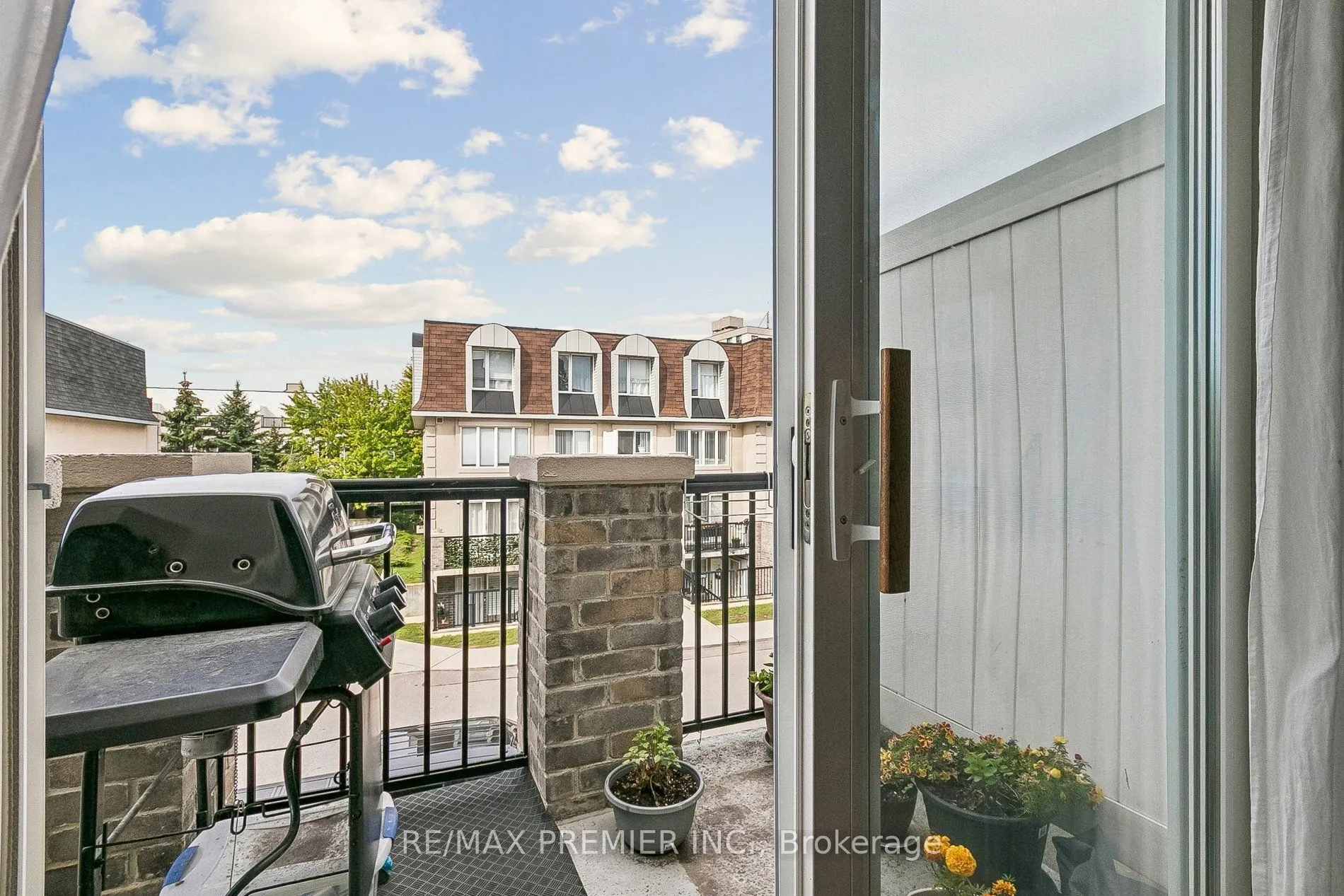 105 George Appleton Way #2152