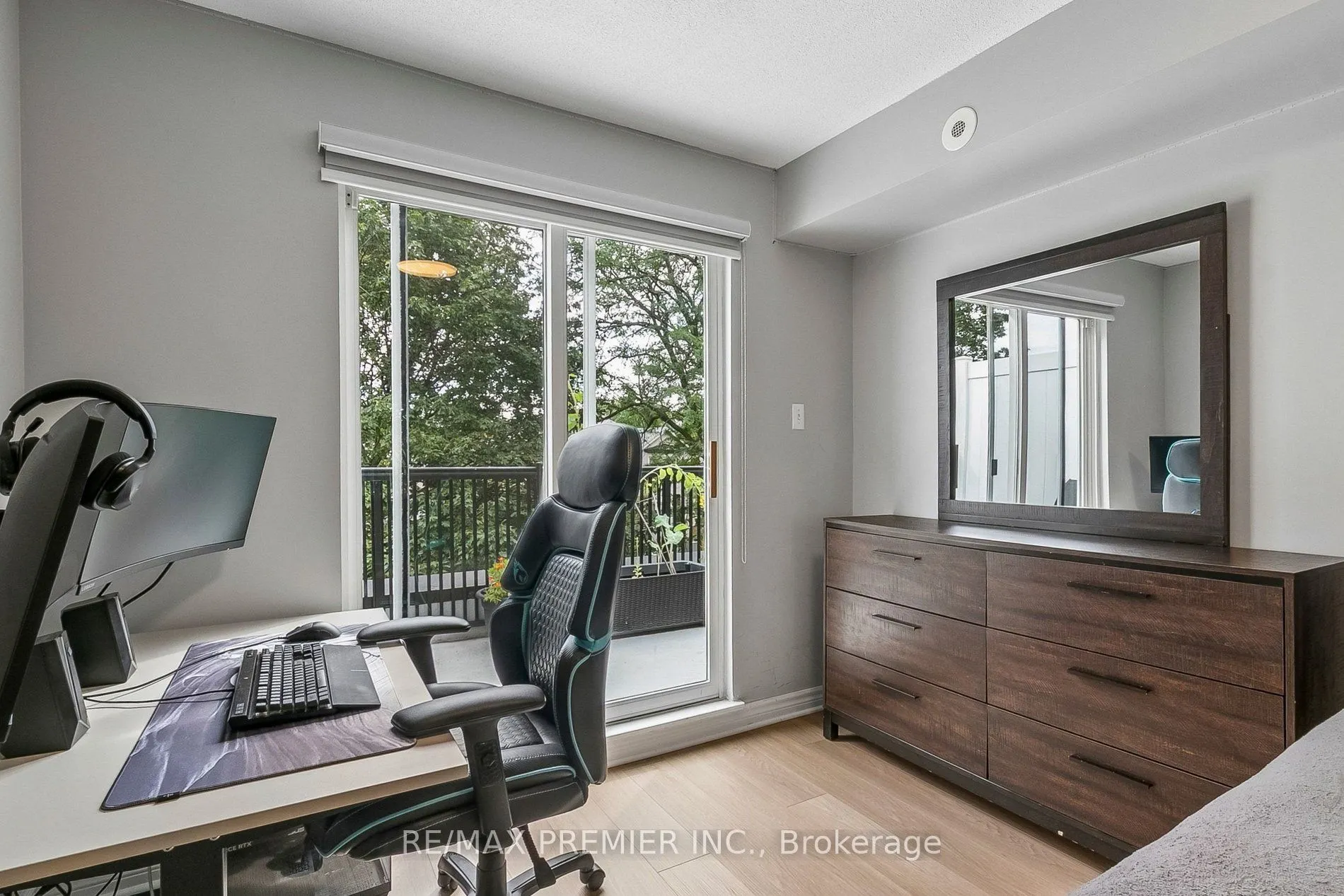 105 George Appleton Way #2152