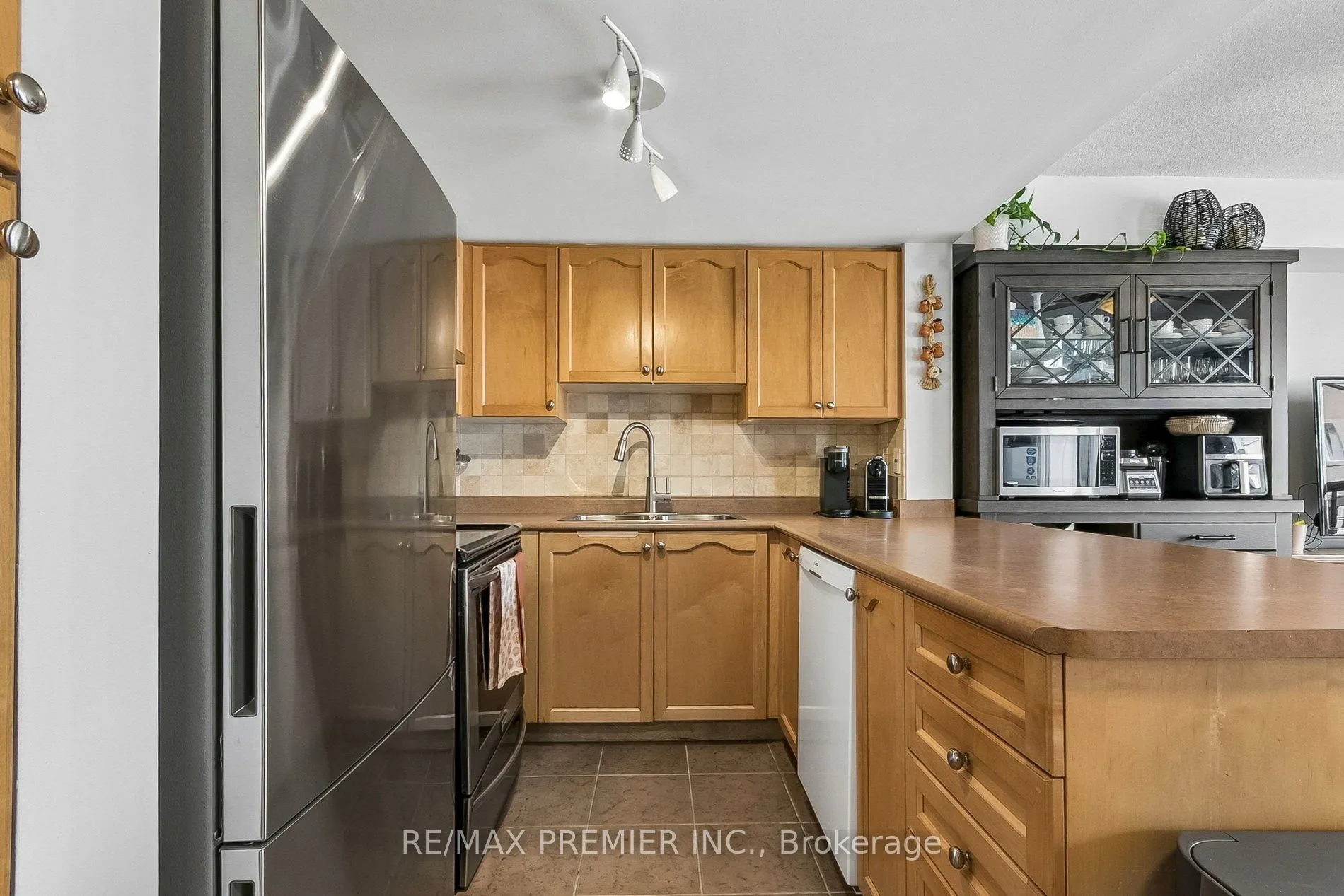 105 George Appleton Way #2152