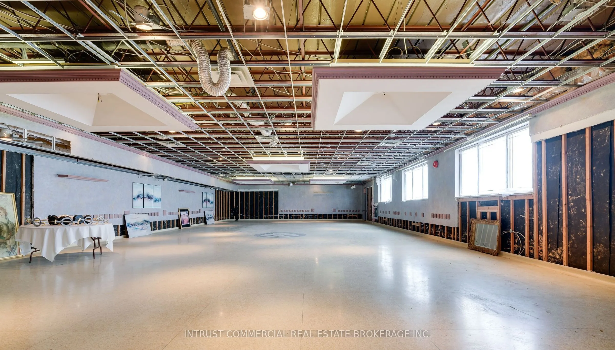 3278 Dundas Street W
