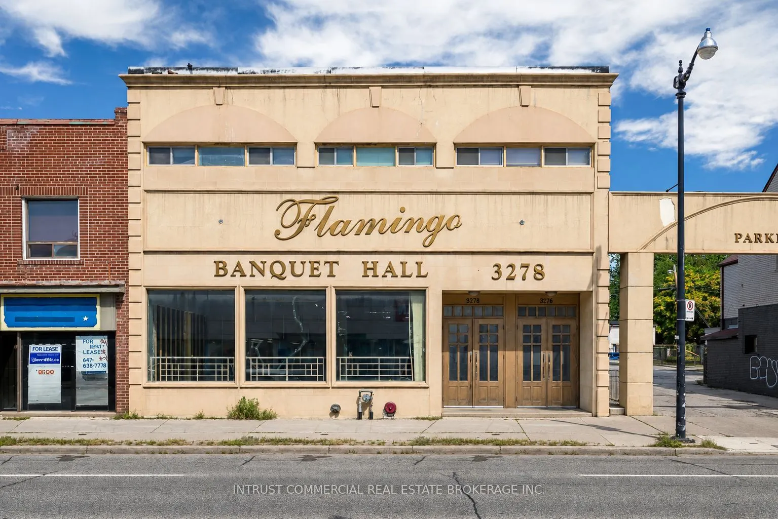 3278 Dundas Street W
