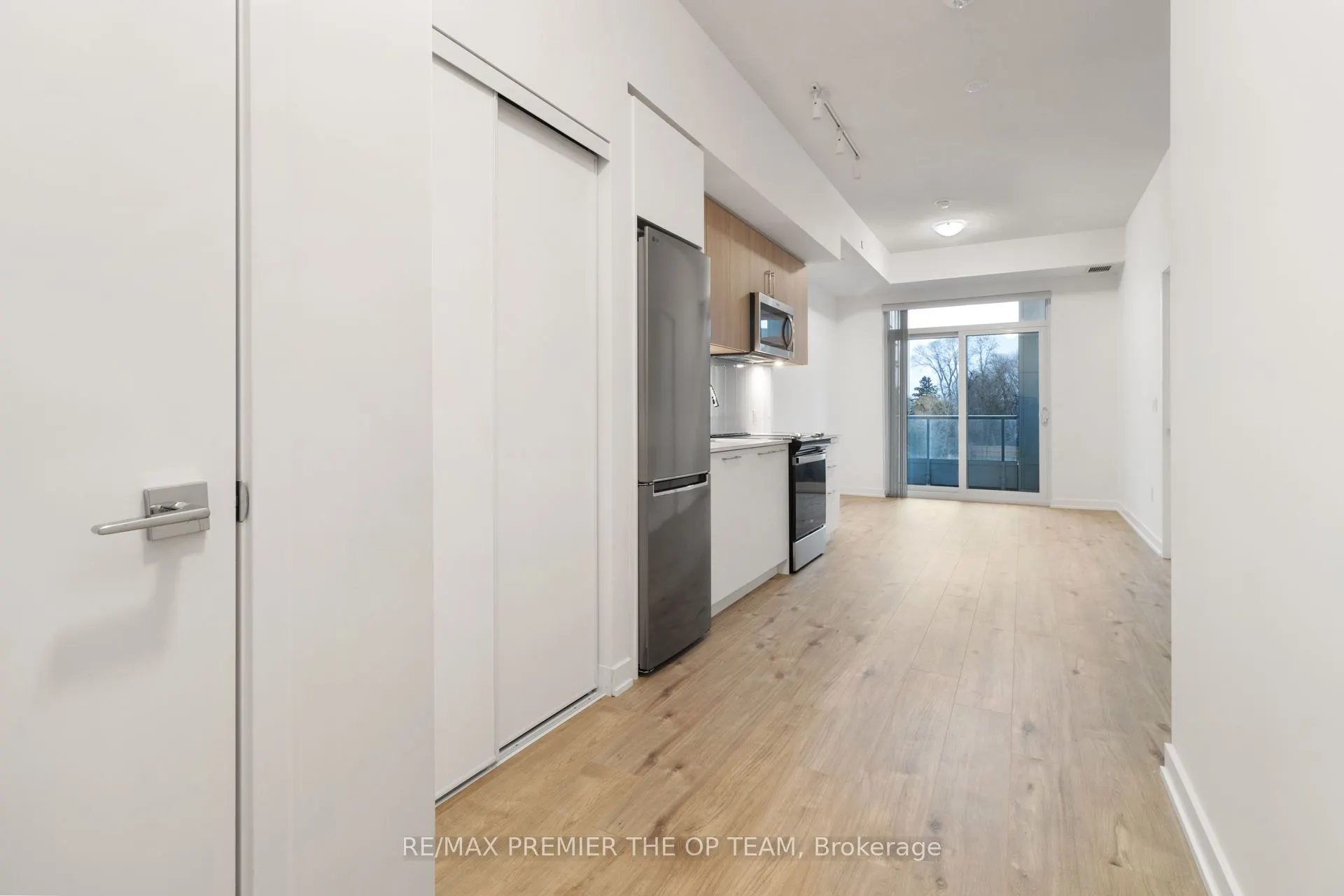 500 Plains Road E #204