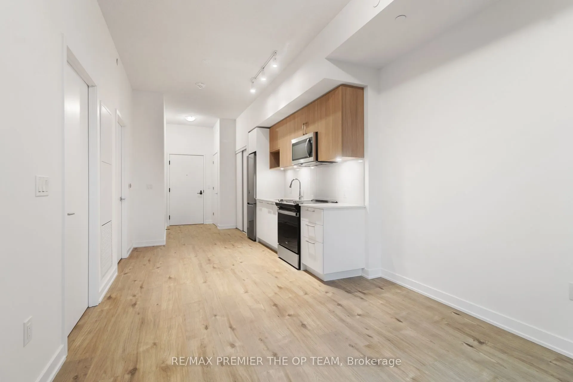 500 Plains Road E #204