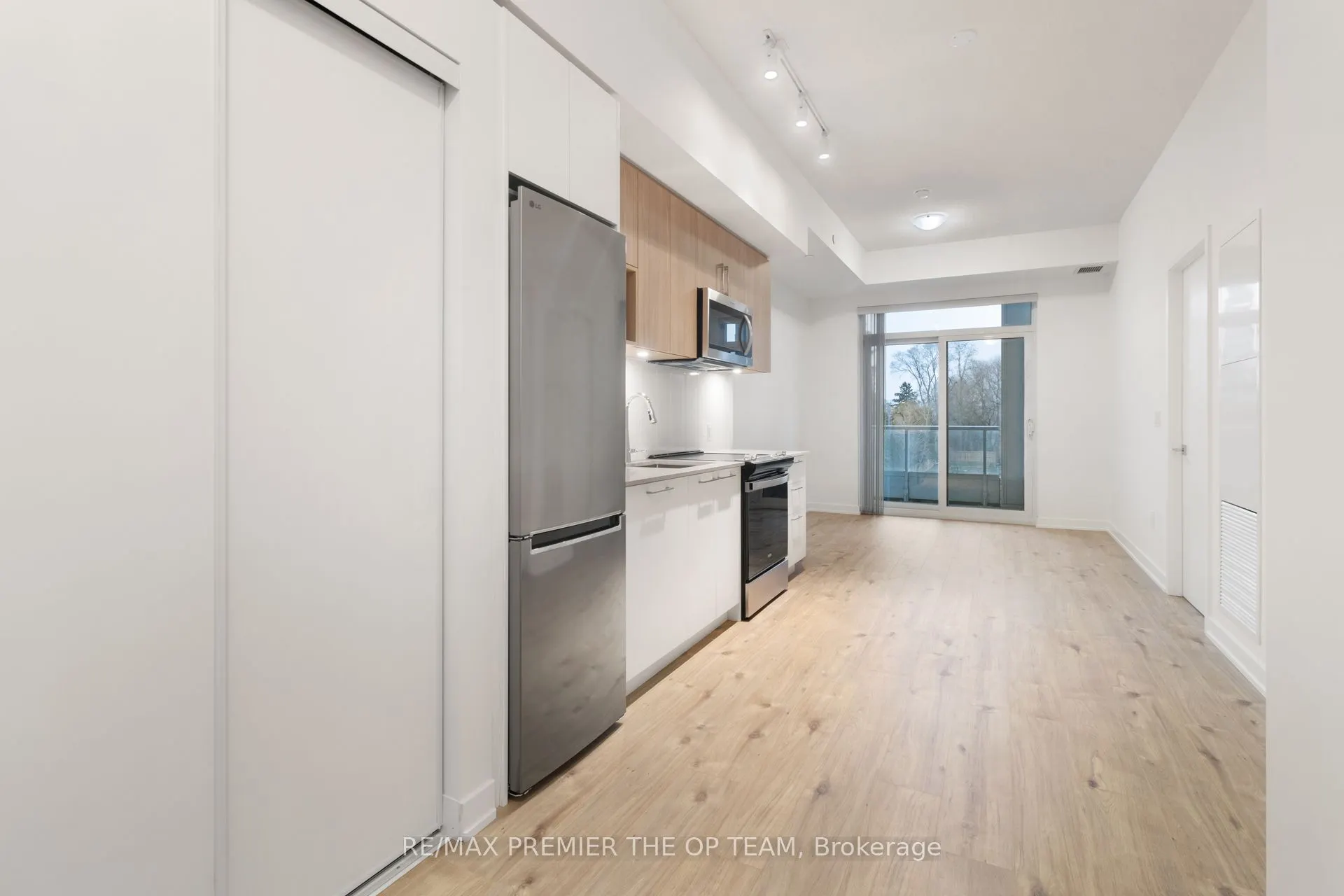 500 Plains Road E #204