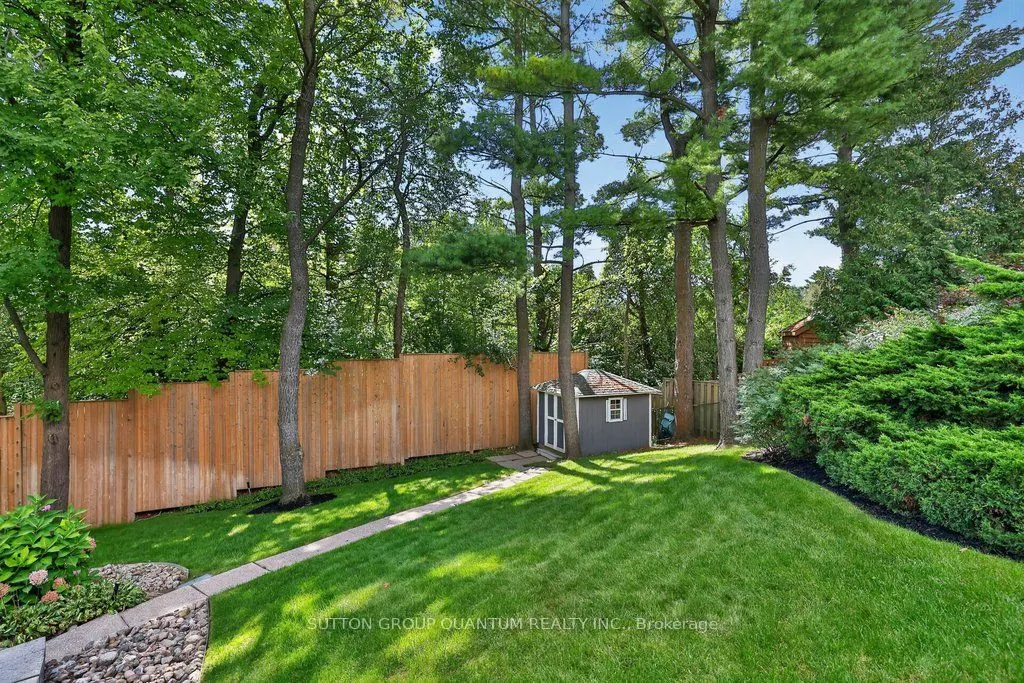 1526 Green Glade