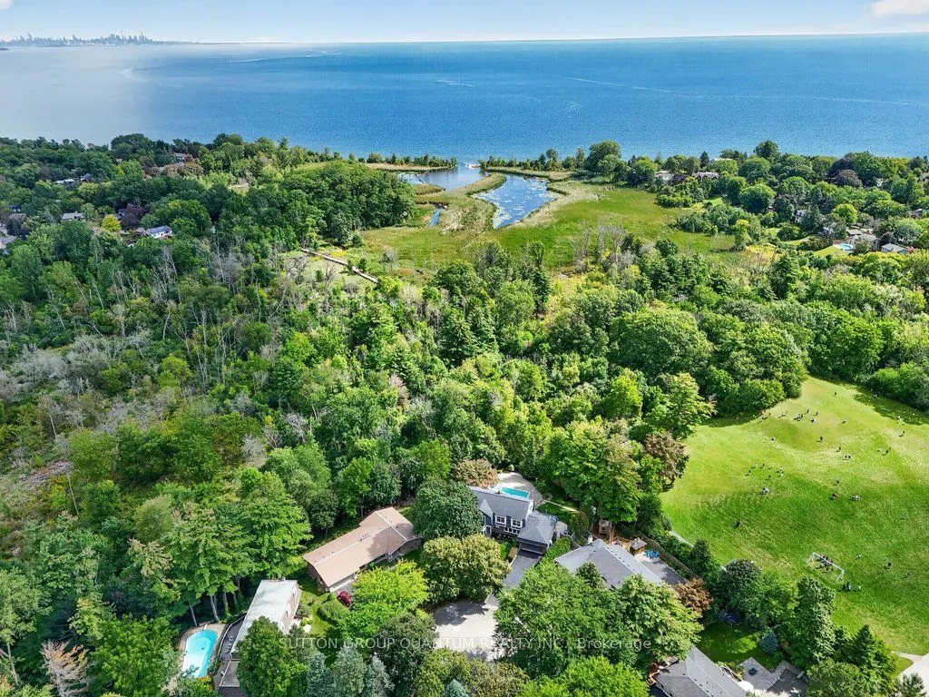 1526 Green Glade