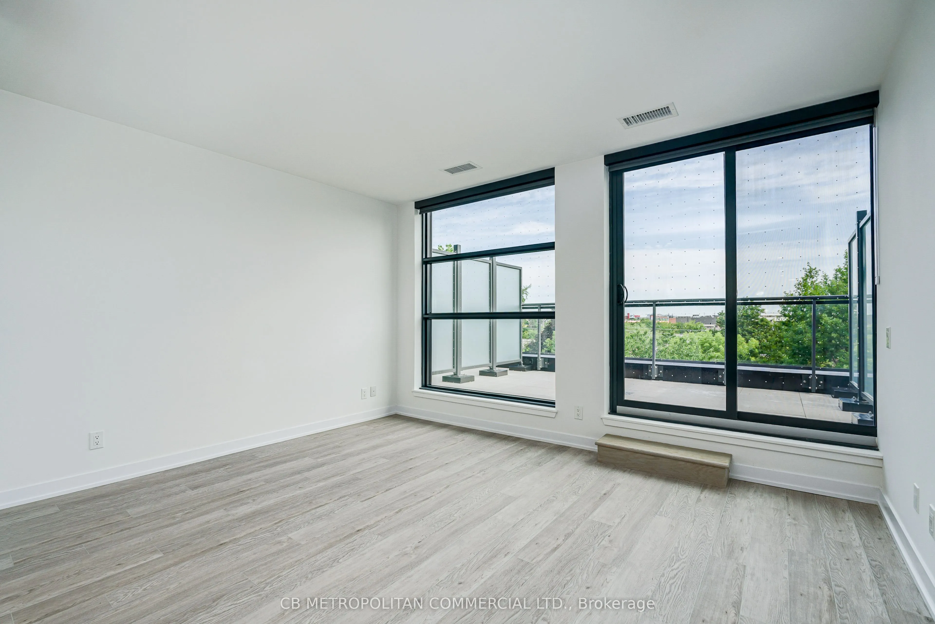 2946 Dundas Street West Street W #409