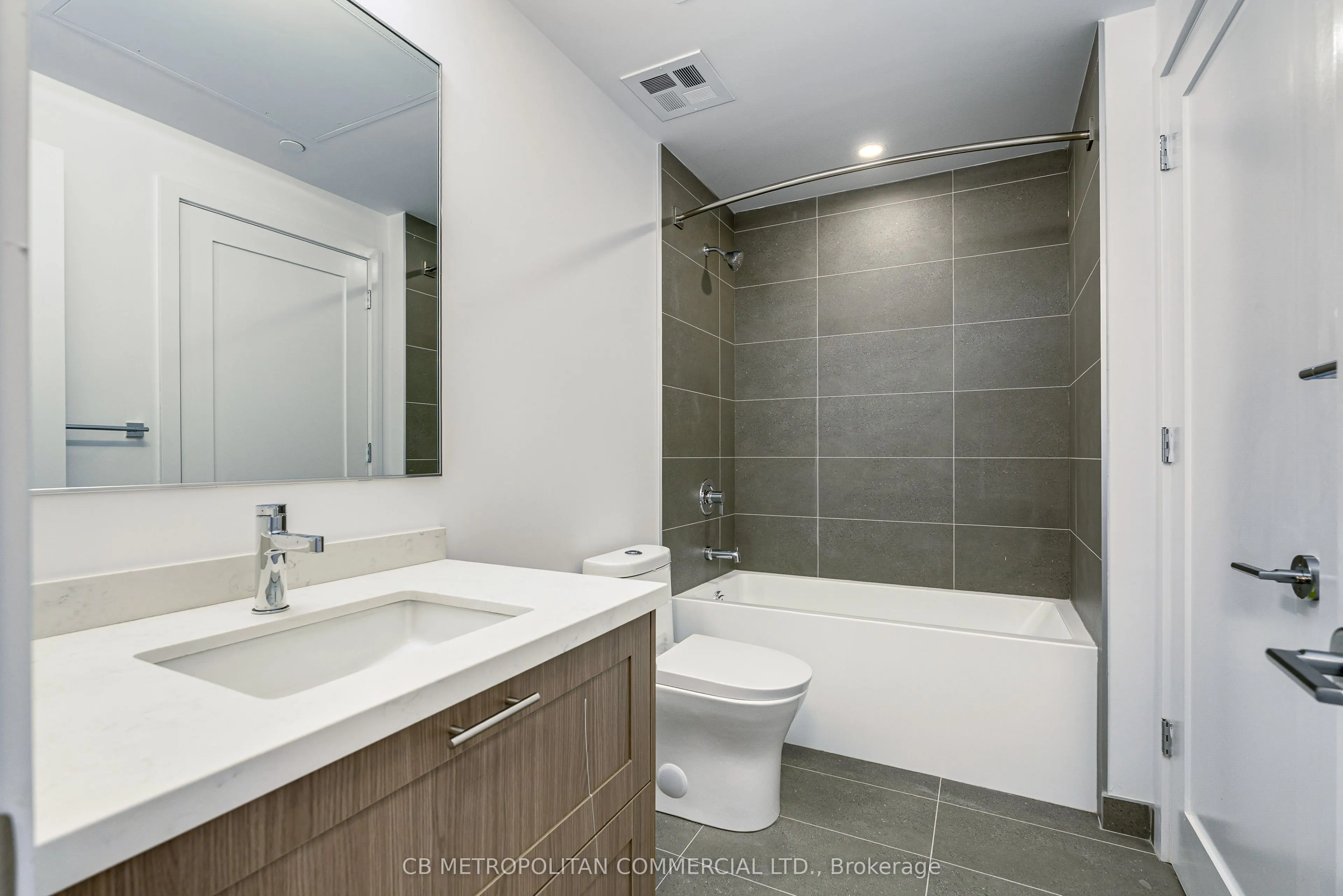 2946 Dundas Street West Street W #516