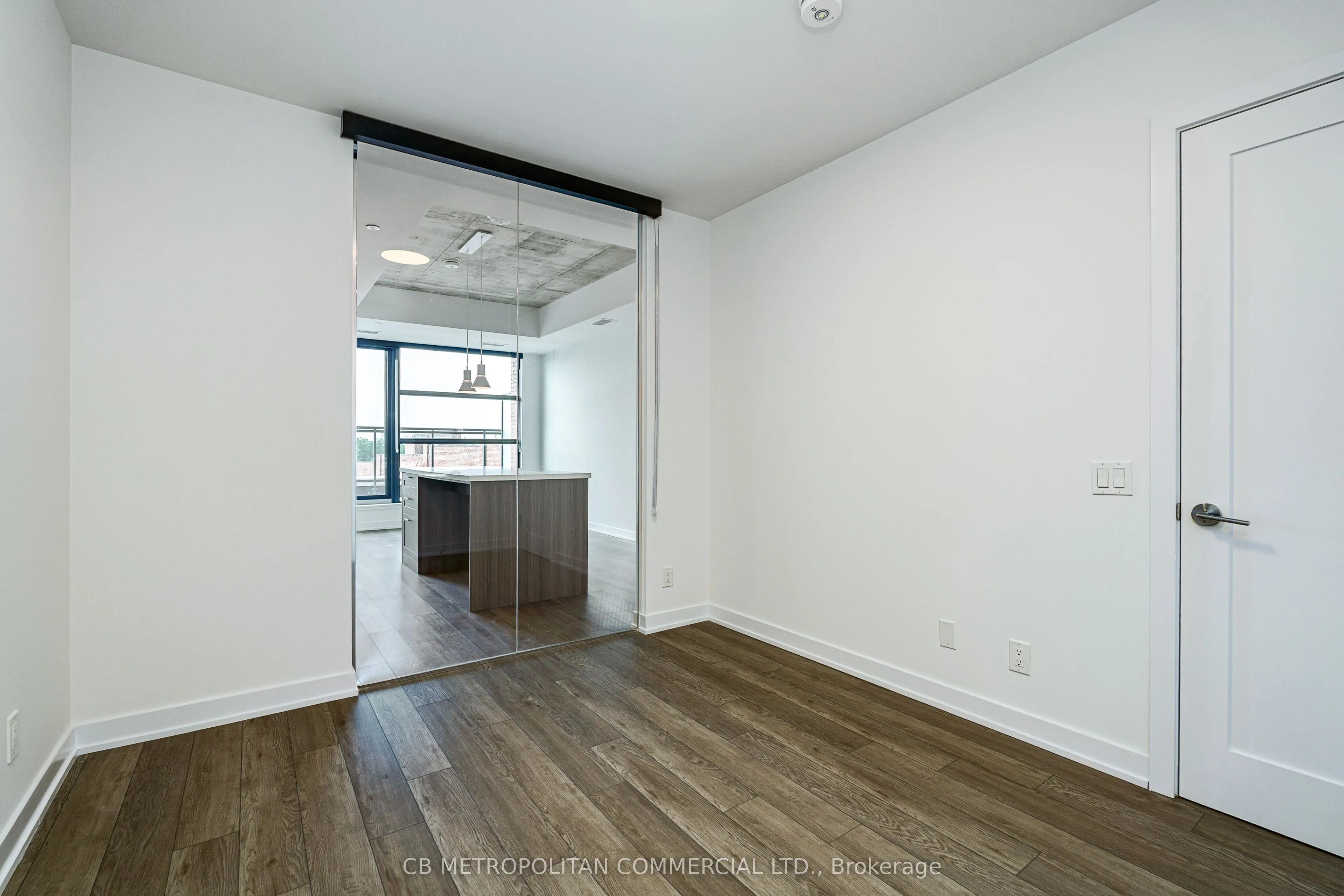 2946 Dundas Street West Street W #516