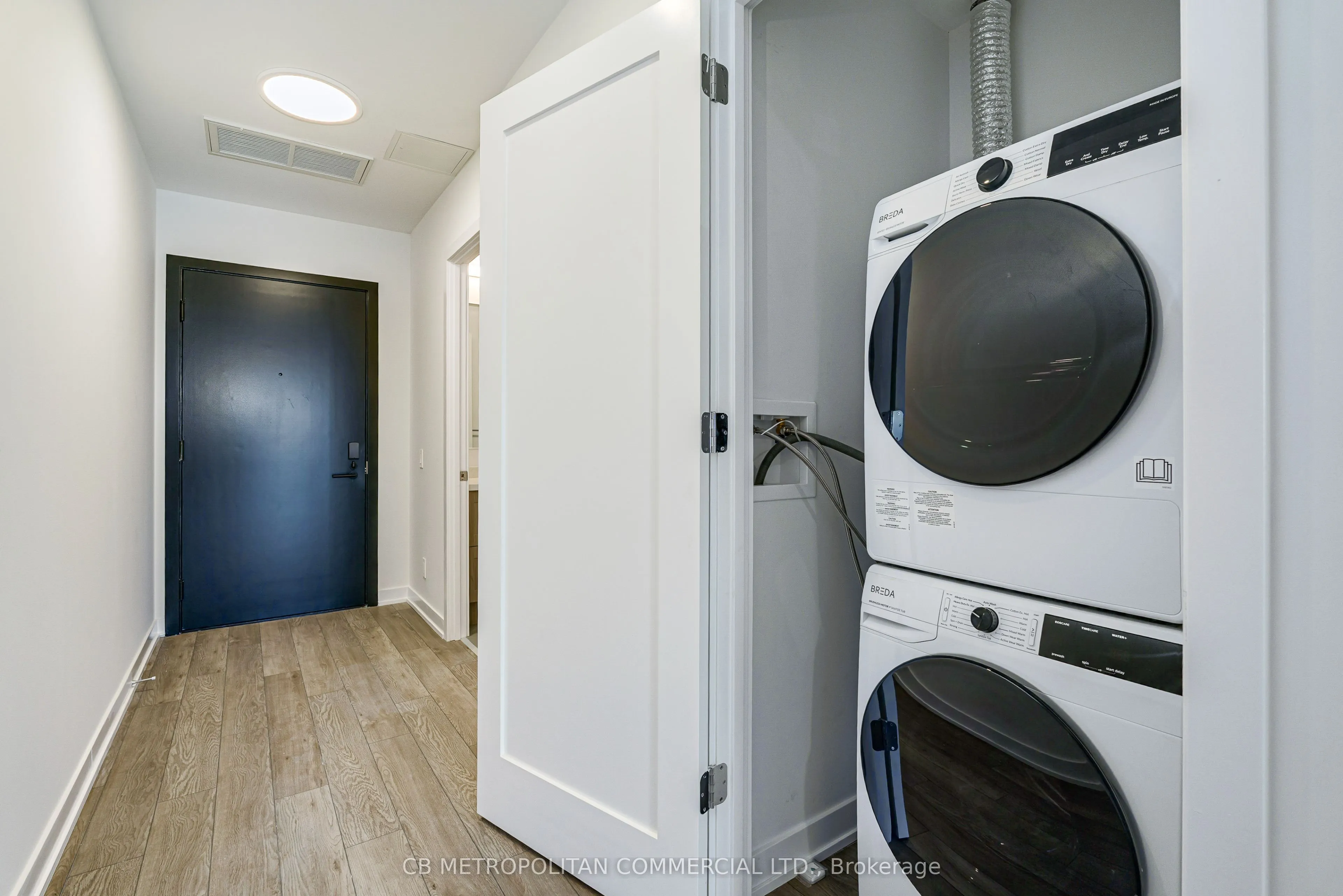 2946 Dundas Street West Street W #516
