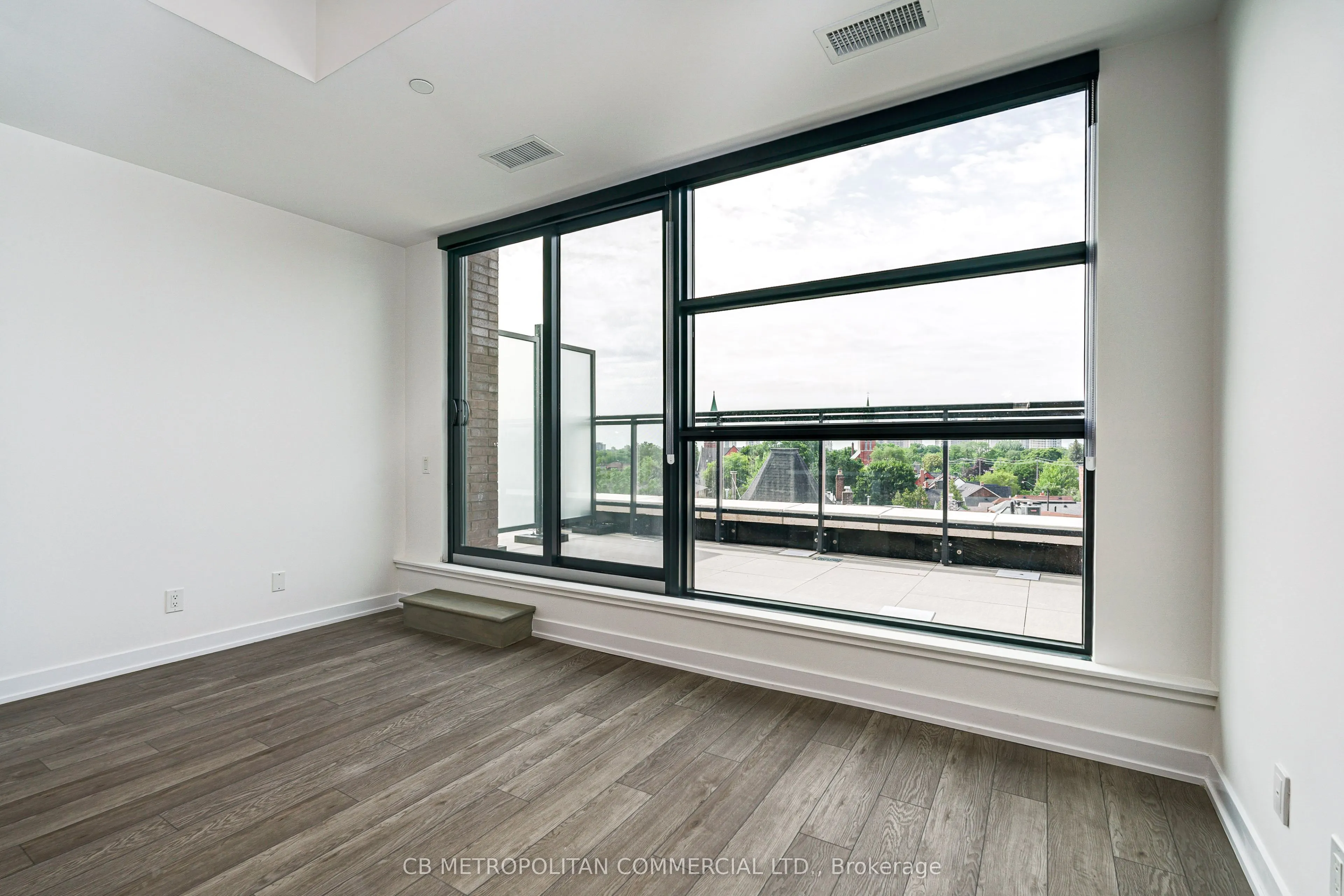 2946 Dundas Street West Street W #516