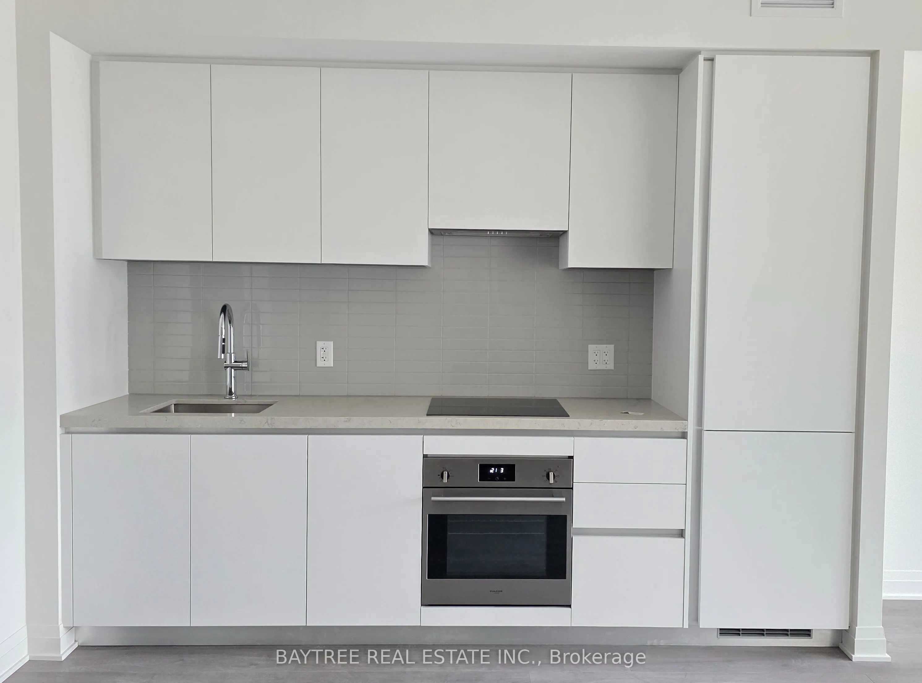 4015 The Exchange #901