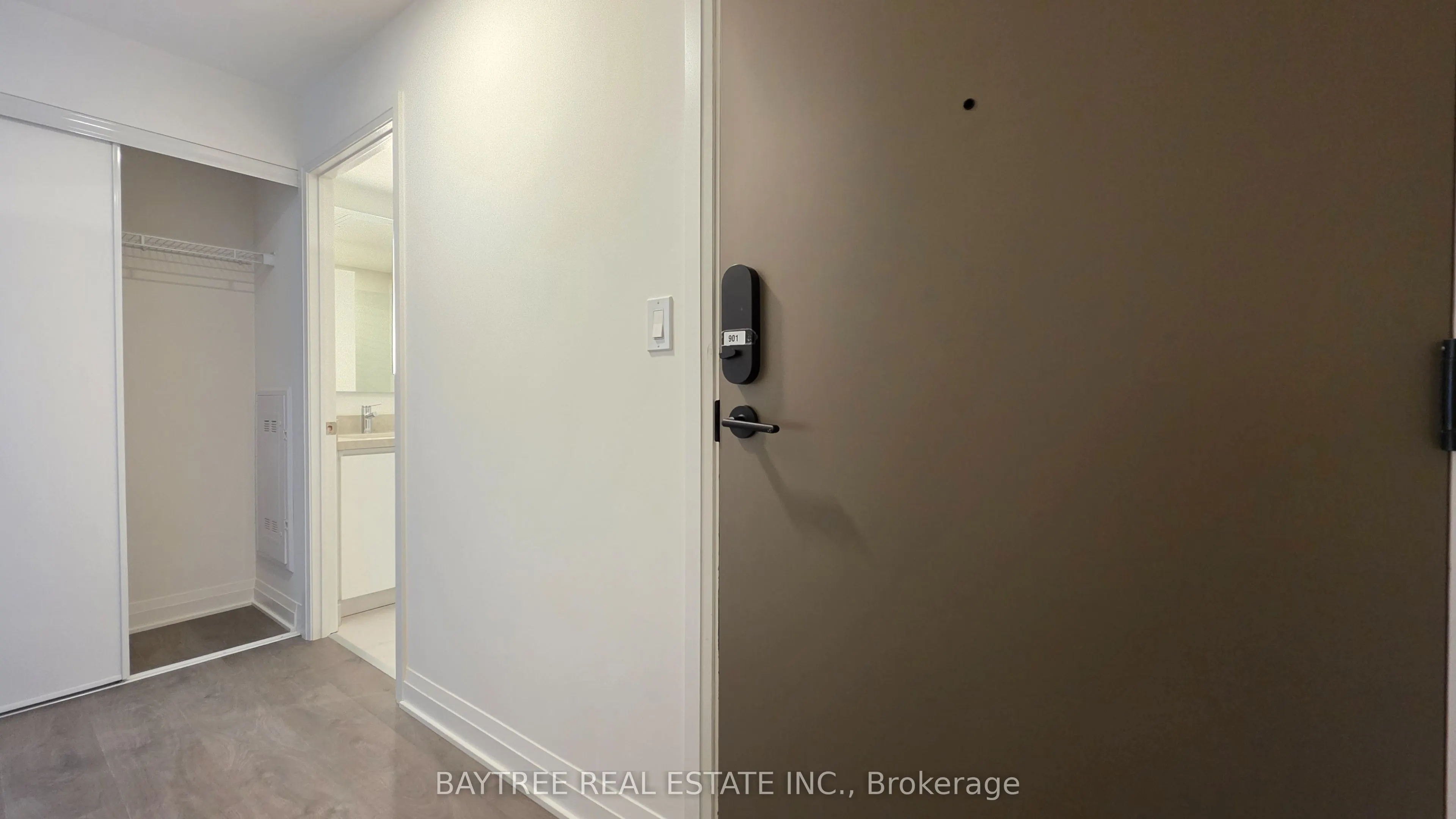 4015 The Exchange #901